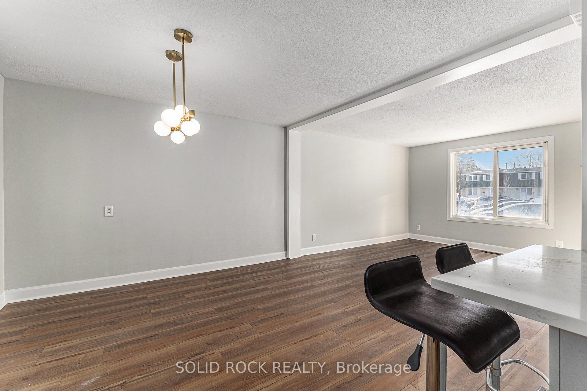 Photo 6 of Unit 31, 1518C Beaverpond Drive, Ottawa, Pineview — HOMEH