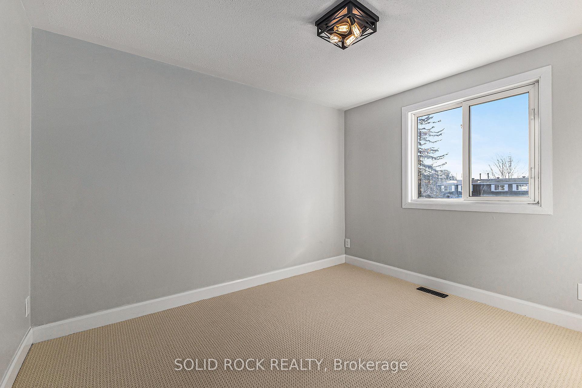 Photo 9 of Unit 31, 1518C Beaverpond Drive, Ottawa, Pineview — HOMEH