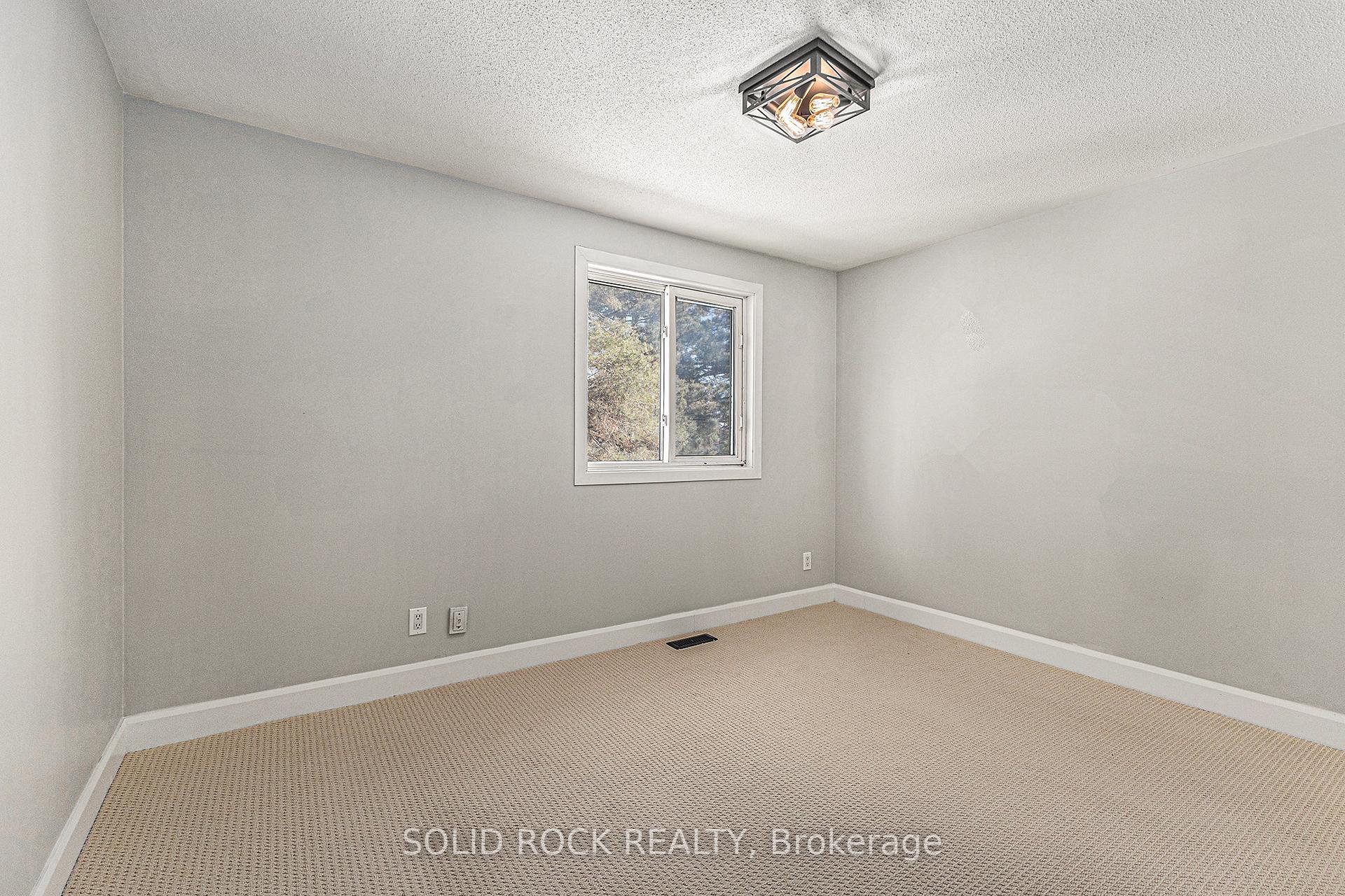 Photo 10 of Unit 31, 1518C Beaverpond Drive, Ottawa, Pineview — HOMEH