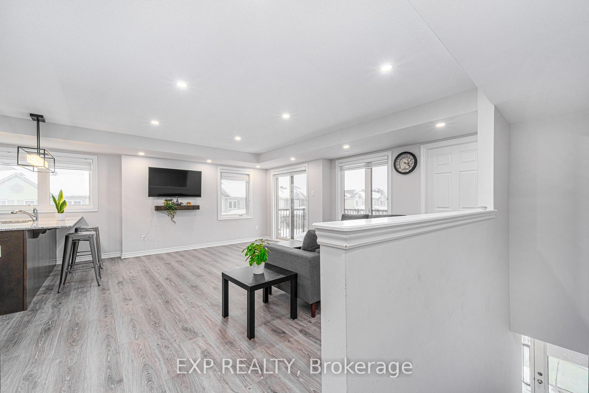 Photo 4 of 103 Walleye Private, Ottawa, Barrhaven - Half Moon Bay — HOMEH