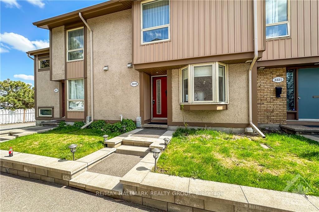 Photo 1 of 2219 Stonehenge Crescent, Ottawa, Pineview — HOMEH