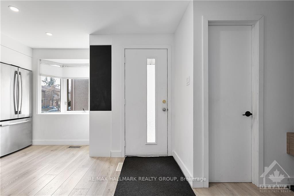 Photo 3 of 2219 Stonehenge Crescent, Ottawa, Pineview — HOMEH