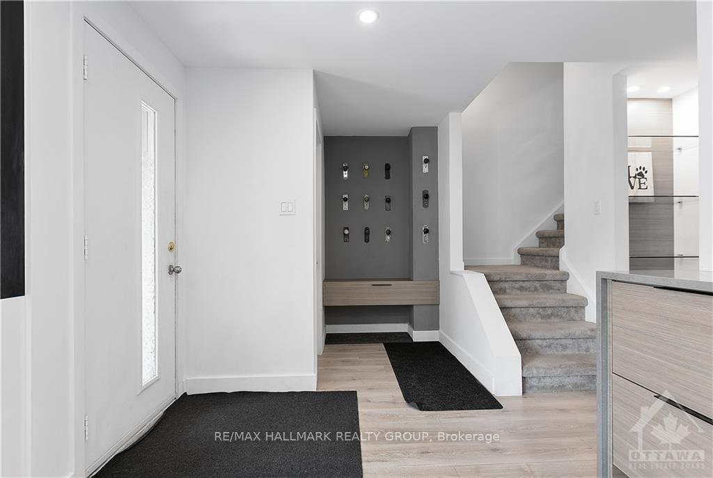 Photo 4 of 2219 Stonehenge Crescent, Ottawa, Pineview — HOMEH