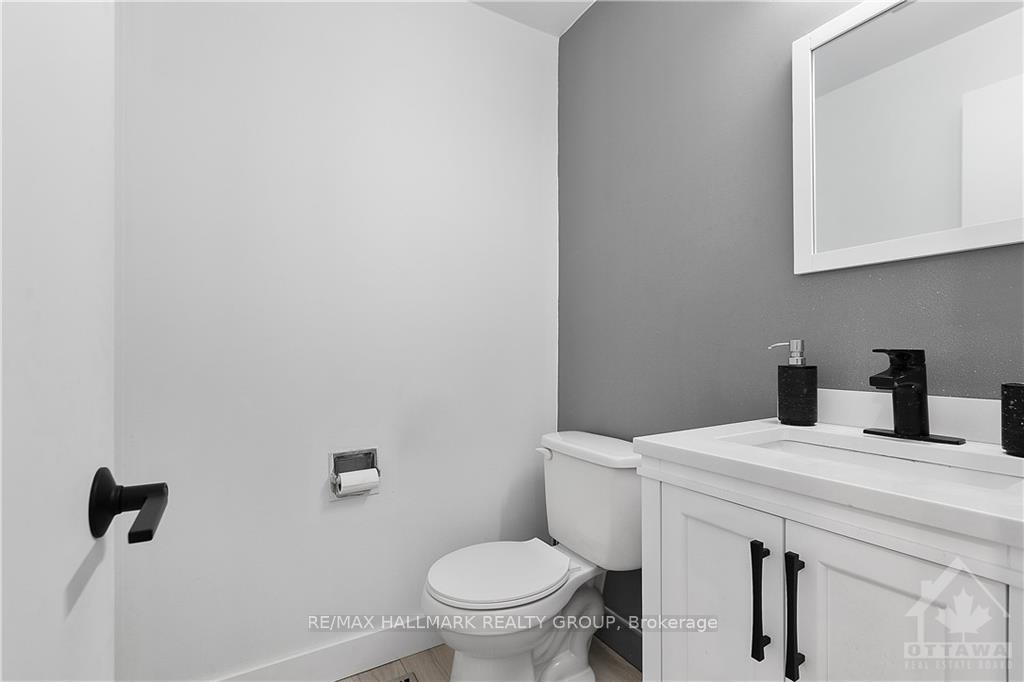 Photo 5 of 2219 Stonehenge Crescent, Ottawa, Pineview — HOMEH