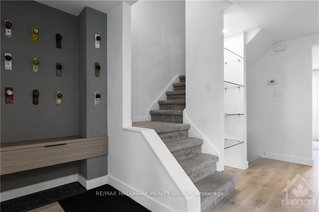 Photo 9 of 2219 Stonehenge Crescent, Ottawa, Pineview — HOMEH
