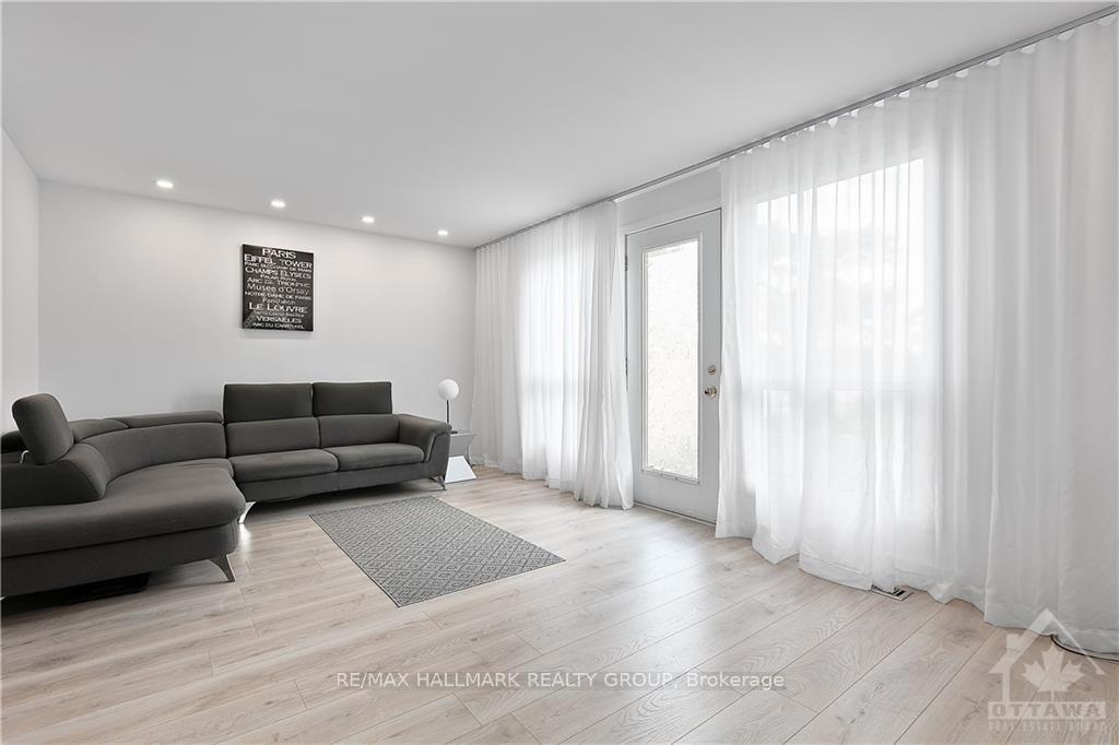 Photo 12 of 2219 Stonehenge Crescent, Ottawa, Pineview — HOMEH