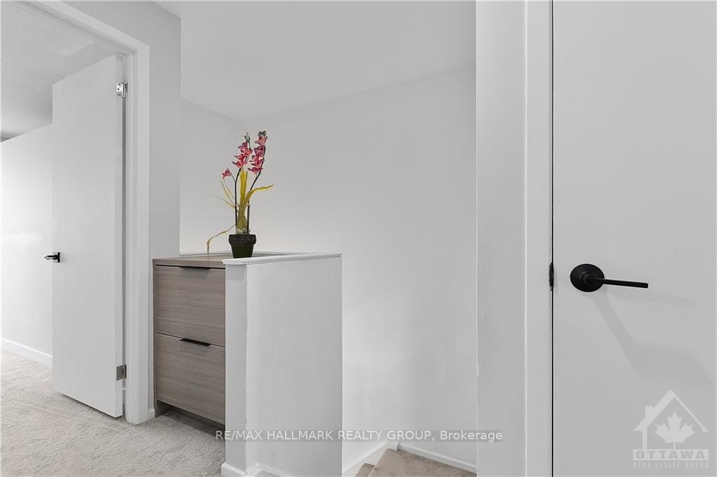 Photo 14 of 2219 Stonehenge Crescent, Ottawa, Pineview — HOMEH