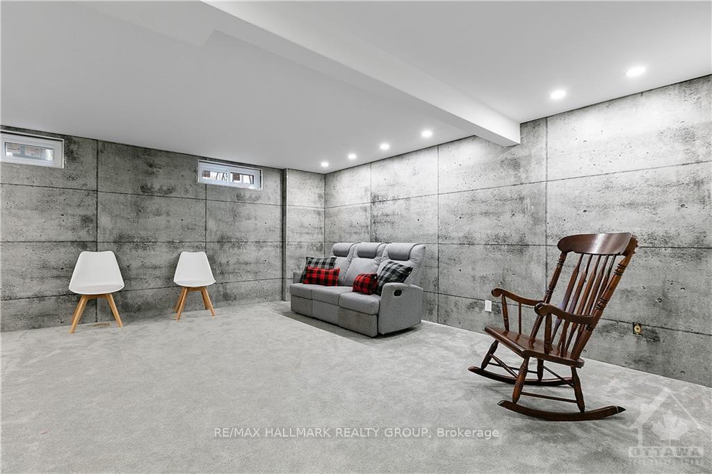 Photo 20 of 2219 Stonehenge Crescent, Ottawa, Pineview — HOMEH