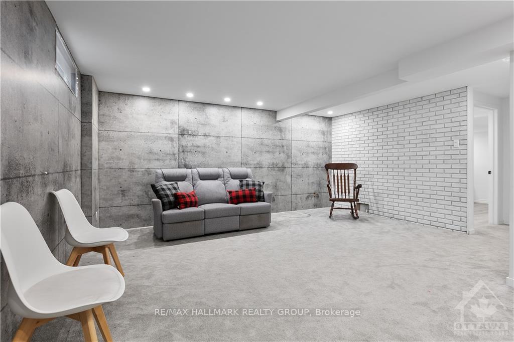 Photo 22 of 2219 Stonehenge Crescent, Ottawa, Pineview — HOMEH