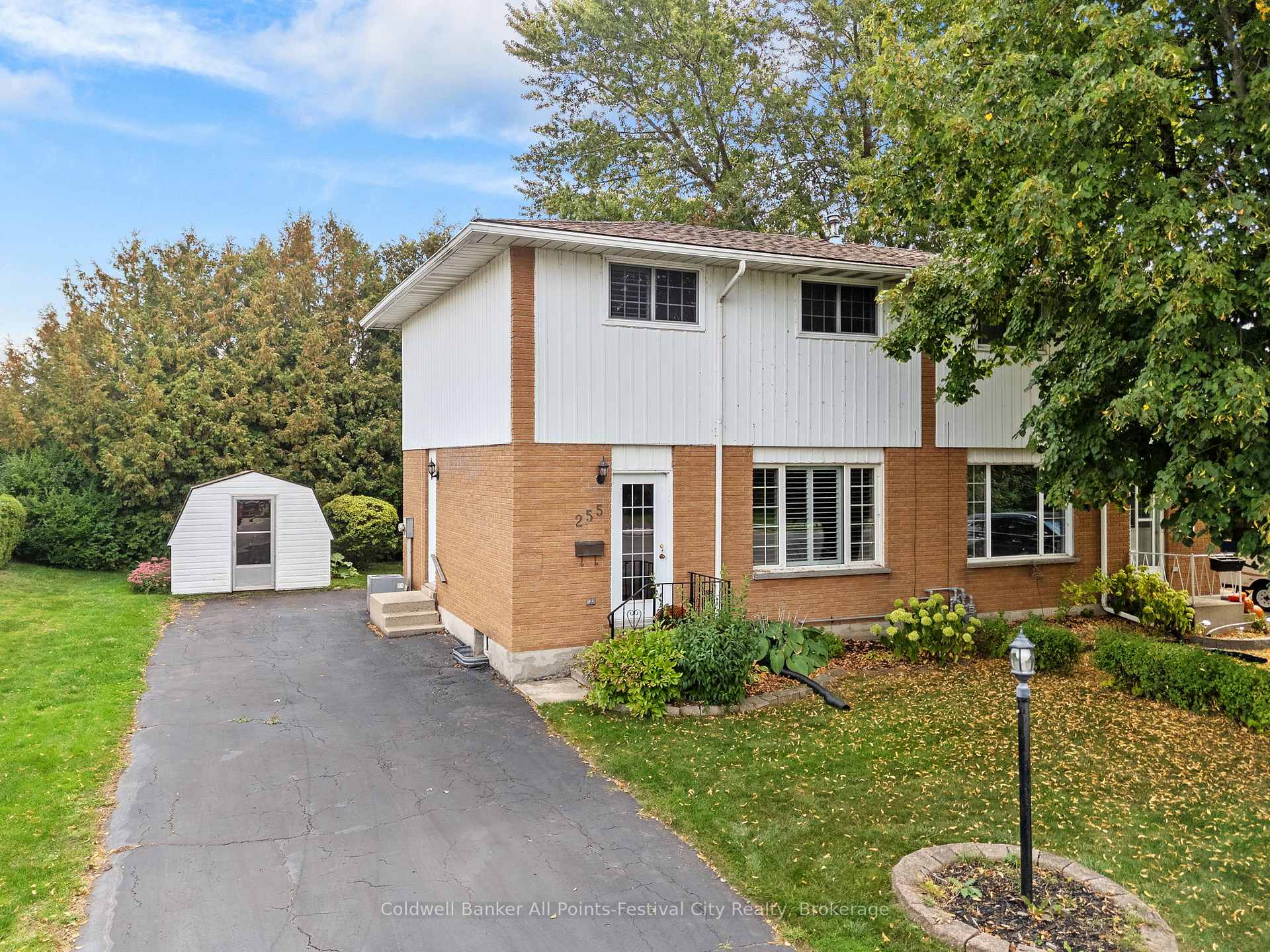 Photo 1 of 255 Christina Court, Goderich, Goderich (Town) — HOMEH