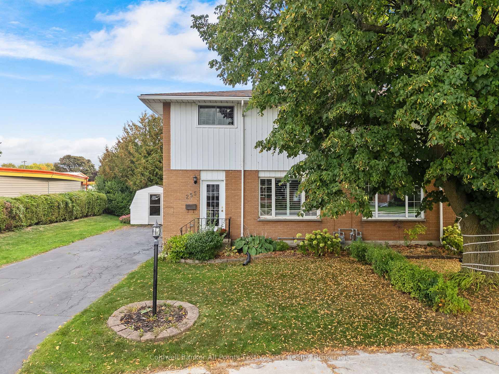 Photo 2 of 255 Christina Court, Goderich, Goderich (Town) — HOMEH