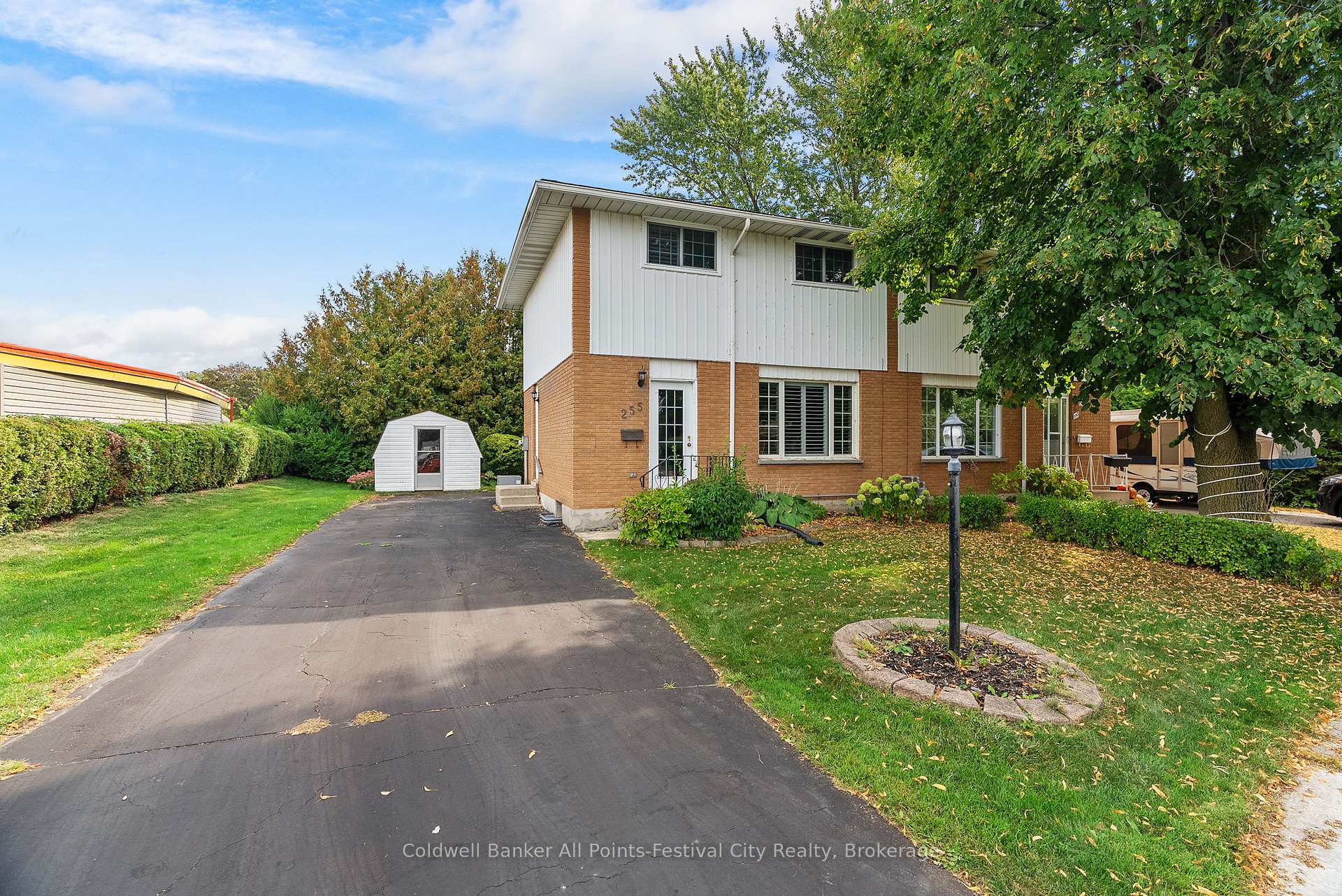 Photo 3 of 255 Christina Court, Goderich, Goderich (Town) — HOMEH