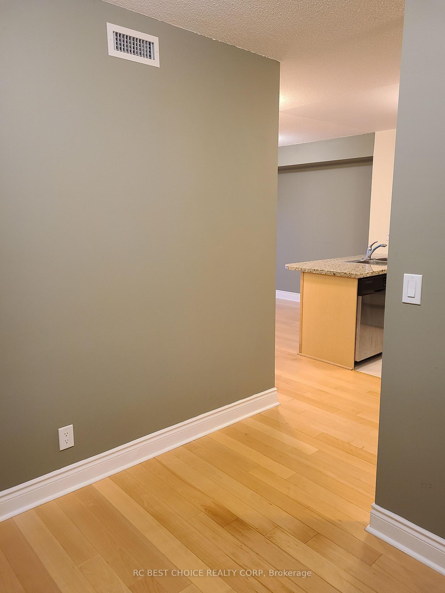 Photo 8 of Unit 810, 32 Clegg Road, Markham, Unionville — HOMEH