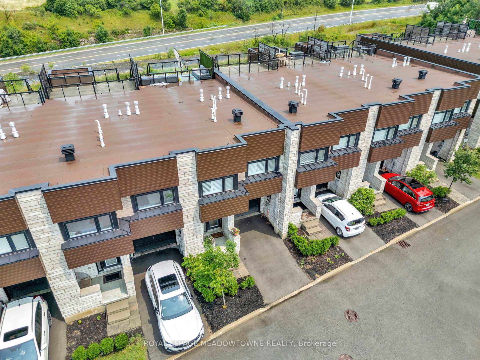 Front of Unit 20, 35 Midhurst Heights
