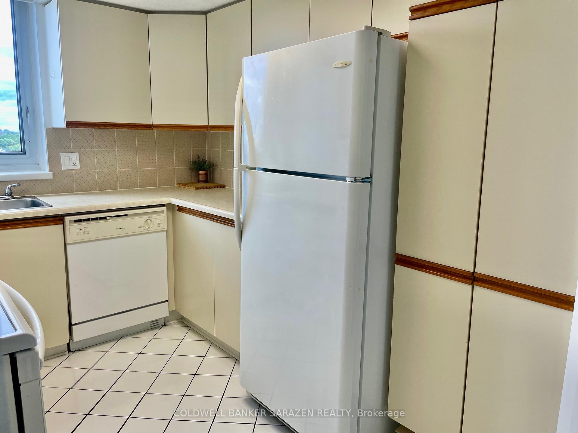 Photo 11 of Unit 1215, 80 Sandcastle Drive, Ottawa, Leslie Park — HOMEH