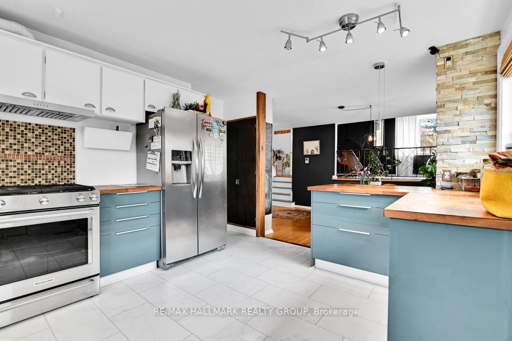 Photo 15 of 2206 Fife Crescent, Ottawa, Elmvale Acres — HOMEH
