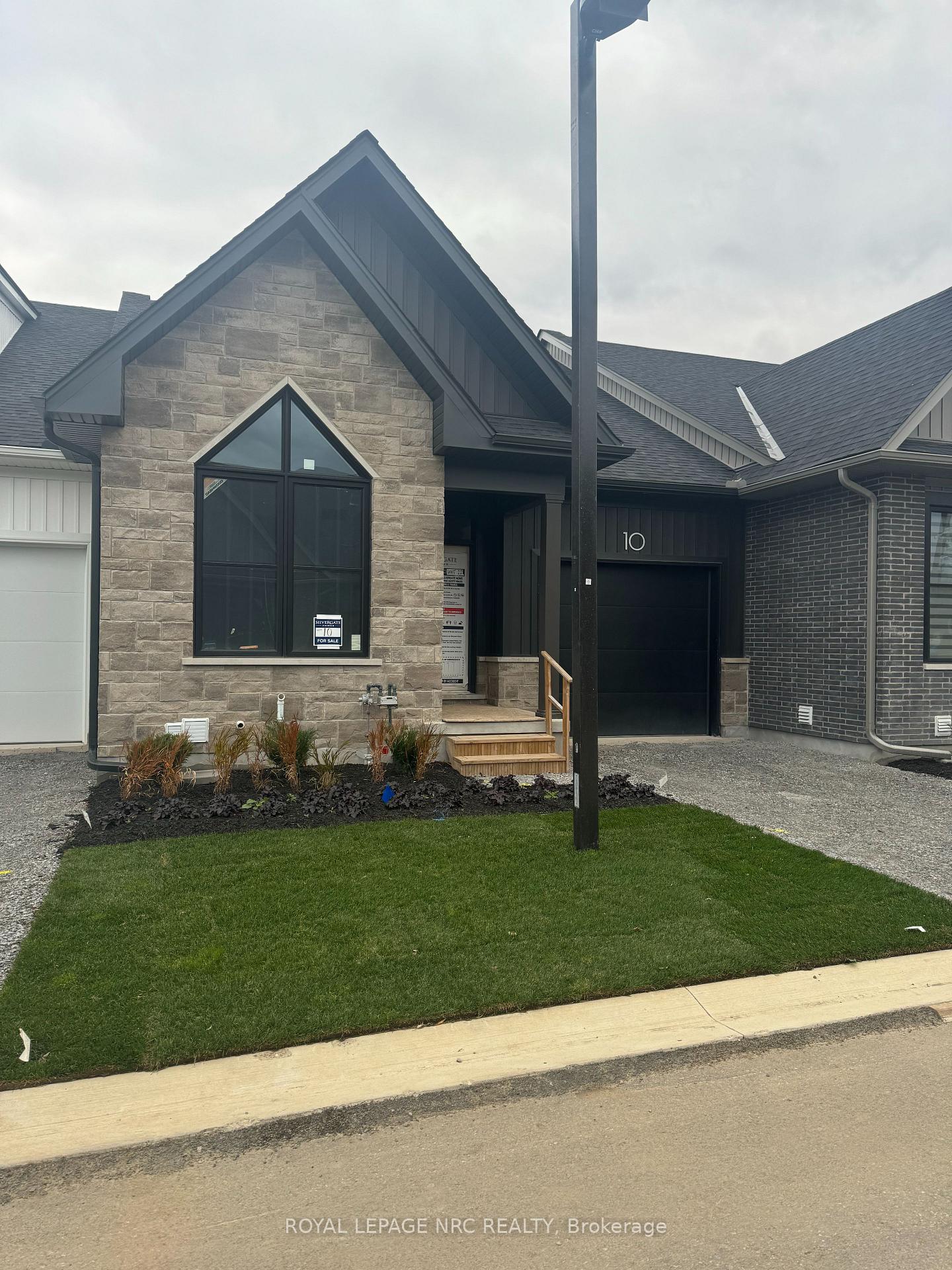 Front of Unit 10, 205 St.davids Road