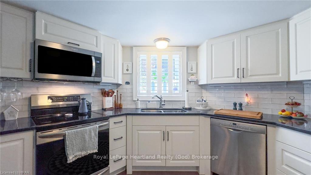 Photo 10 of Unit 100, 5 Cobourg Street, Goderich, Goderich (Town) — HOMEH