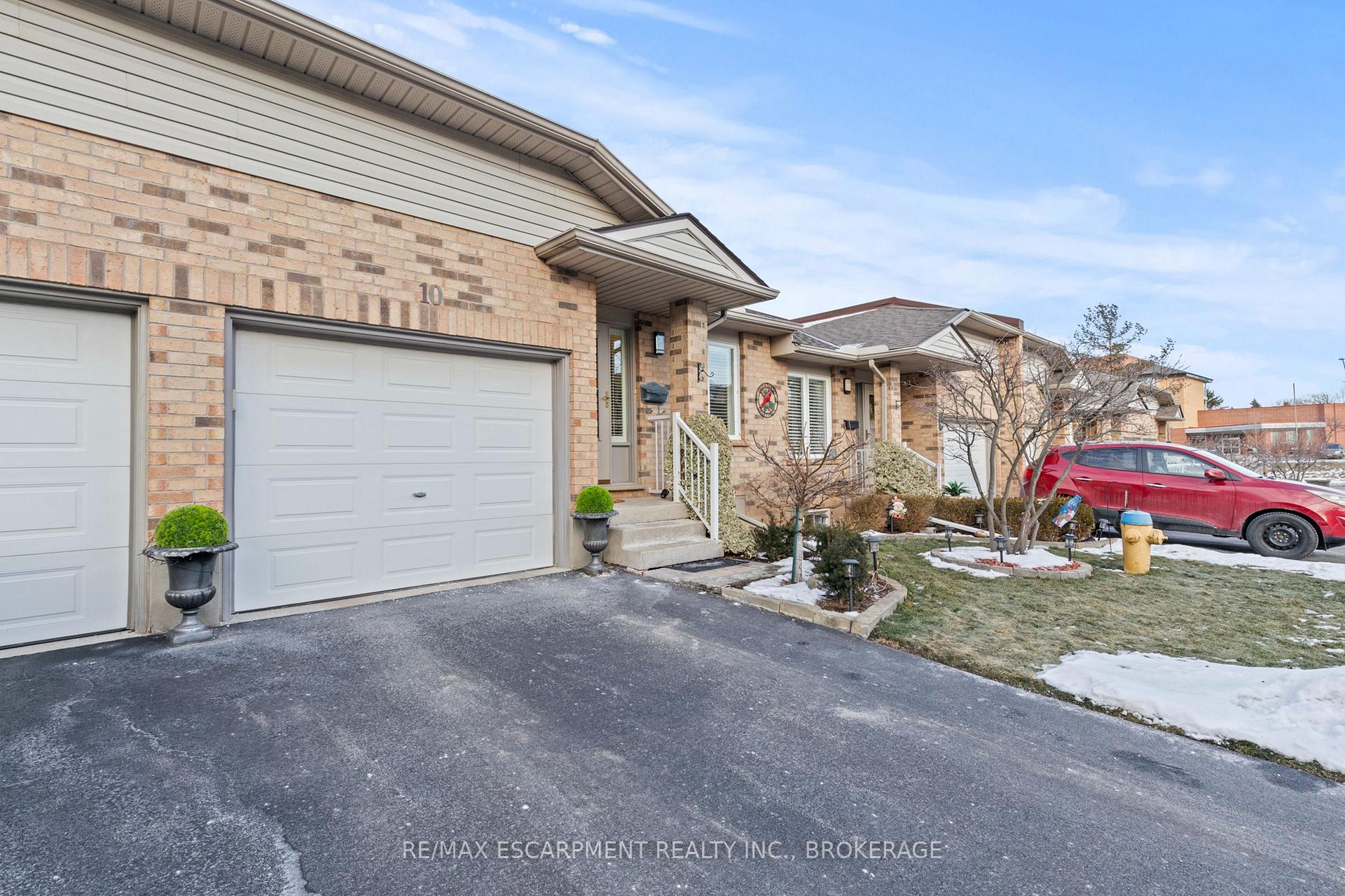 Photo 3 of Unit 10, 19 Bartlett Avenue, Grimsby, Grimsby East — HOMEH
