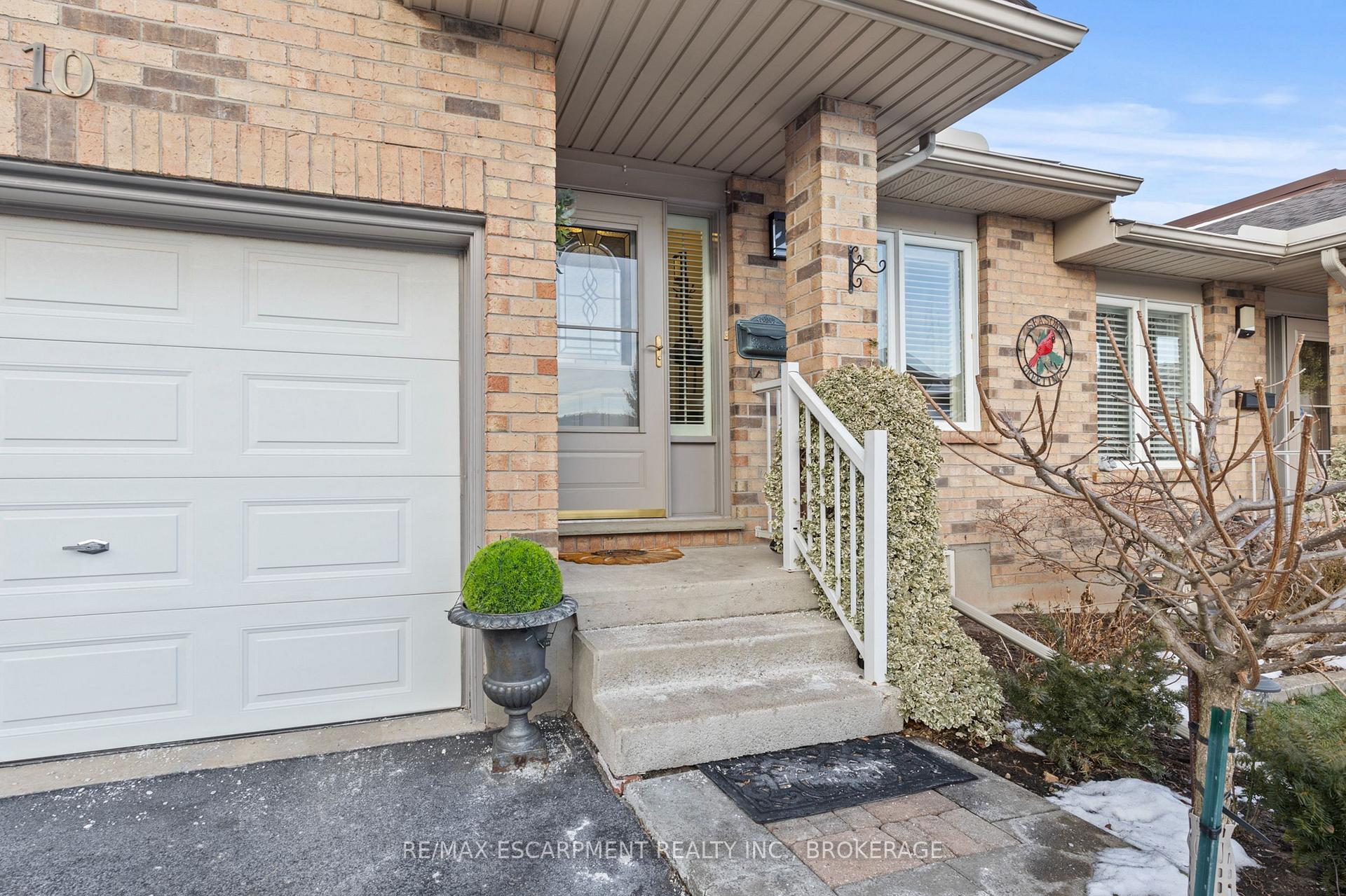 Photo 4 of Unit 10, 19 Bartlett Avenue, Grimsby, Grimsby East — HOMEH