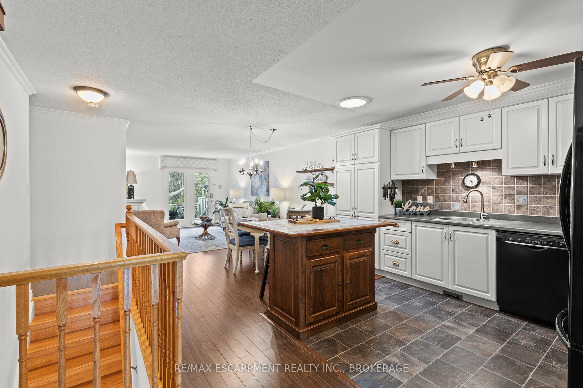Photo 8 of Unit 10, 19 Bartlett Avenue, Grimsby, Grimsby East — HOMEH