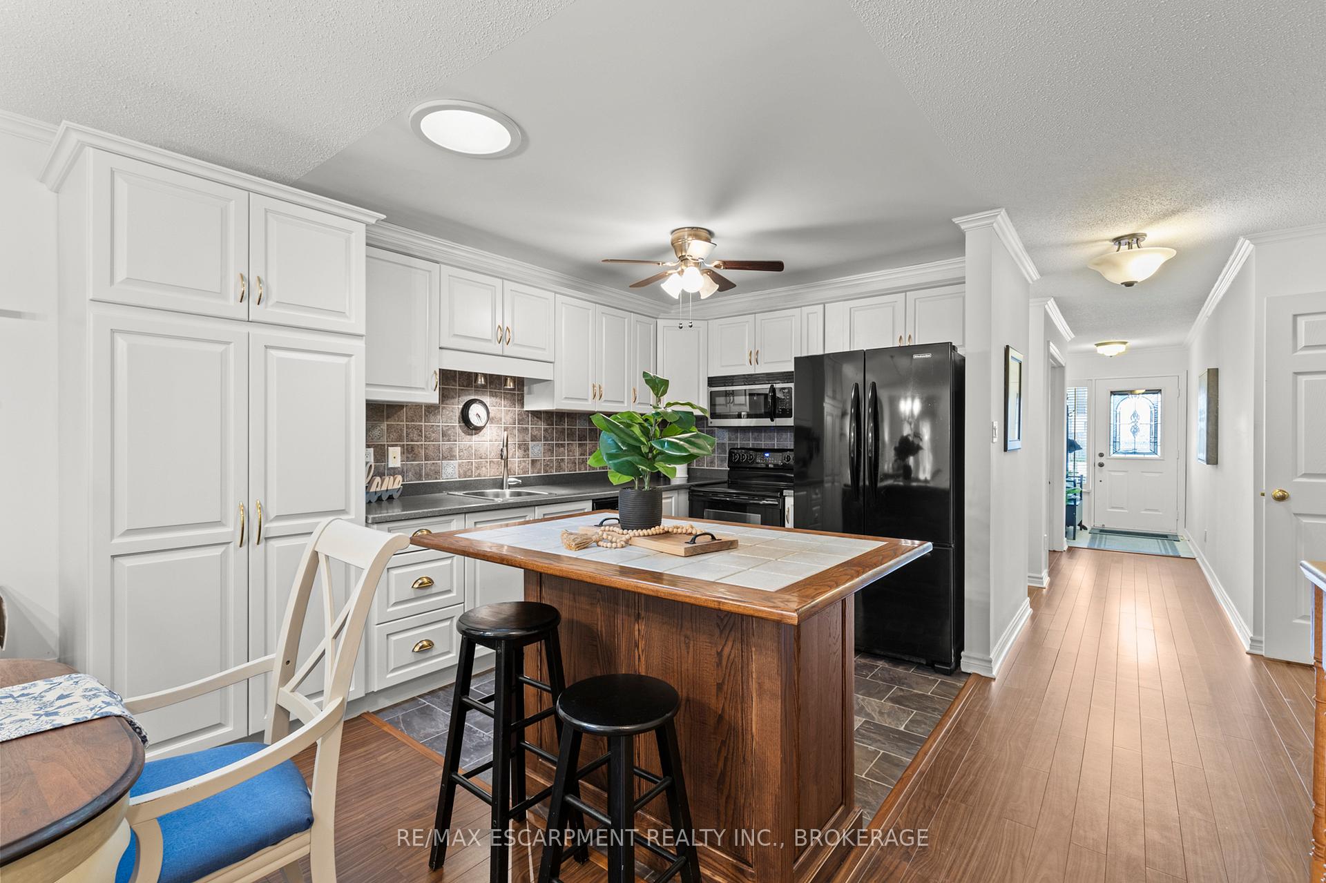 Photo 9 of Unit 10, 19 Bartlett Avenue, Grimsby, Grimsby East — HOMEH