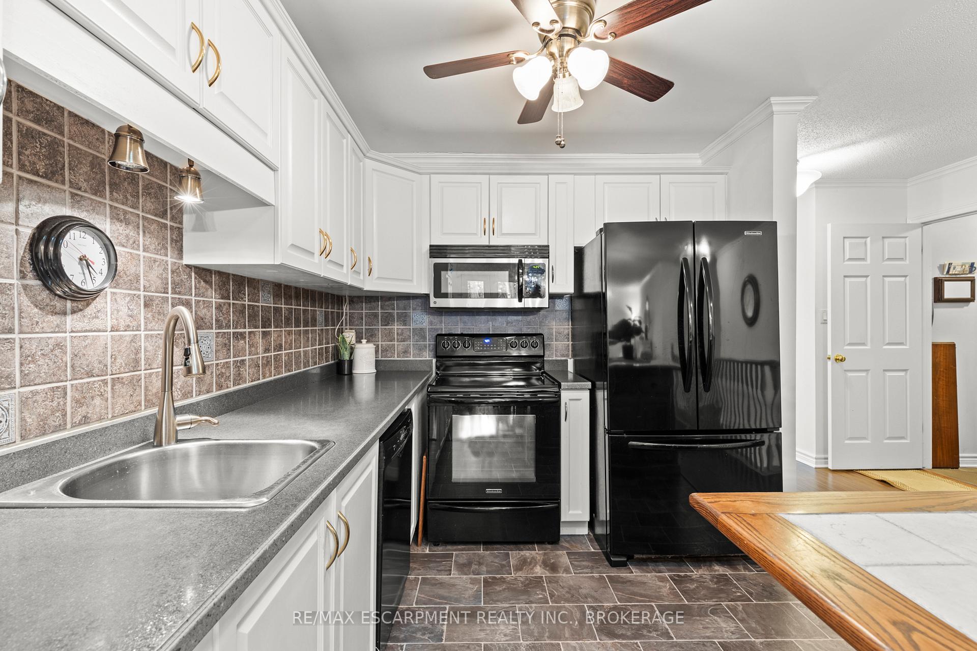 Photo 11 of Unit 10, 19 Bartlett Avenue, Grimsby, Grimsby East — HOMEH