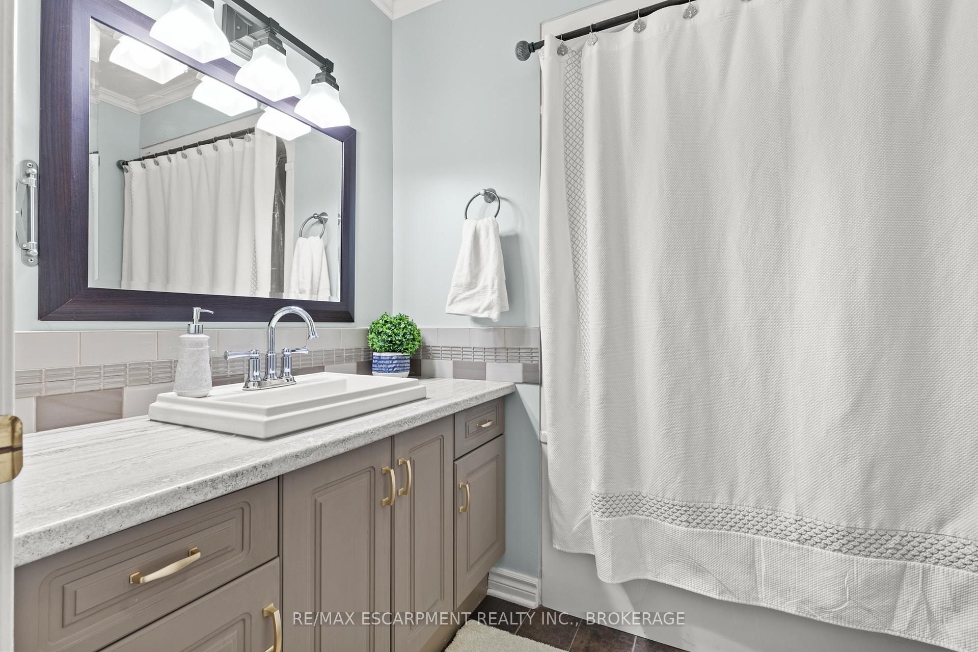 Photo 19 of Unit 10, 19 Bartlett Avenue, Grimsby, Grimsby East — HOMEH