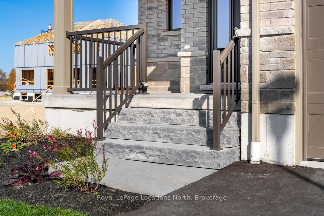 Photo 4 of 11 Swain Crescent, Collingwood — HOMEH