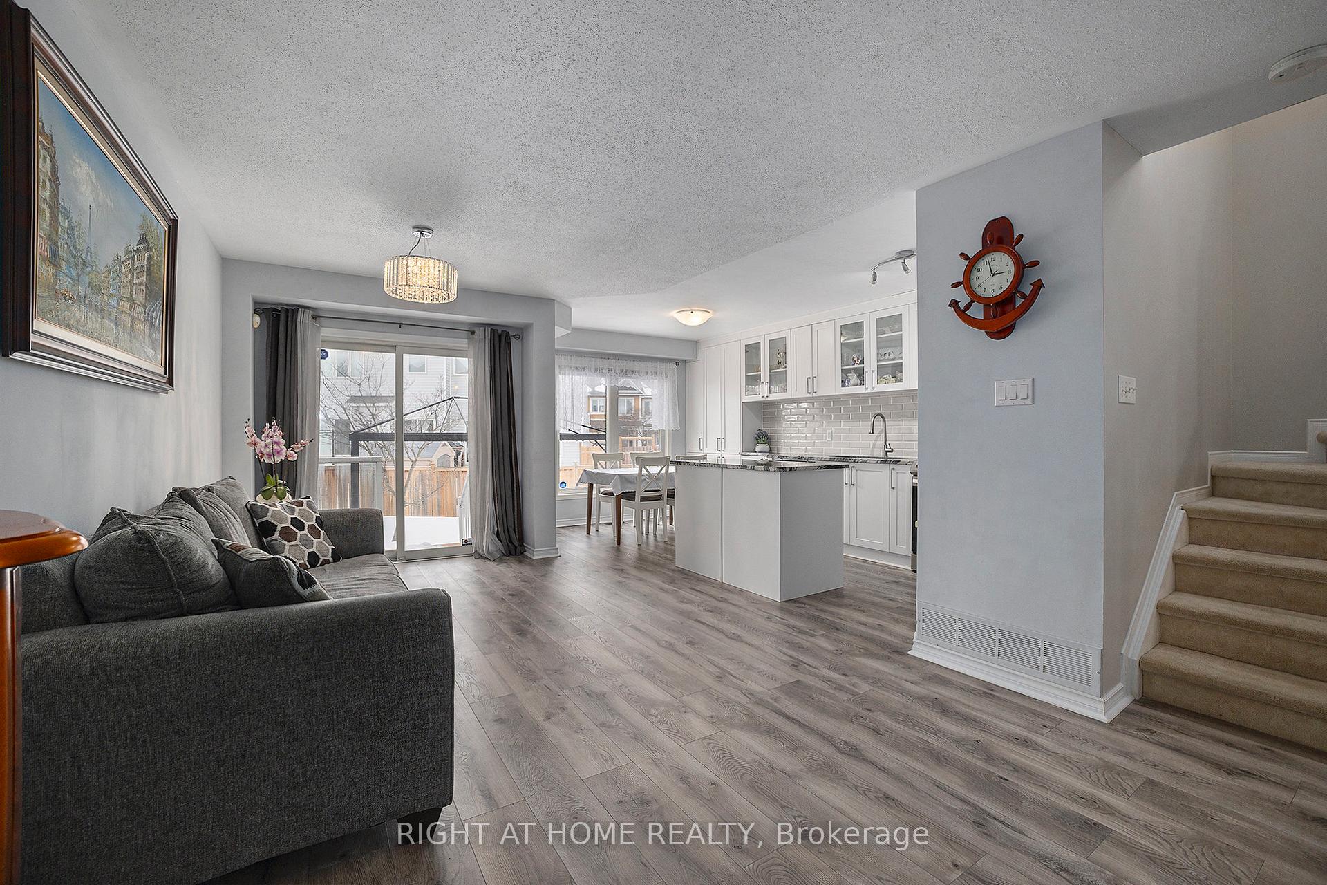 Photo 3 of 50 Madaket Private, Ottawa, Kanata - Emerald Meadows/Trailwest — HOMEH