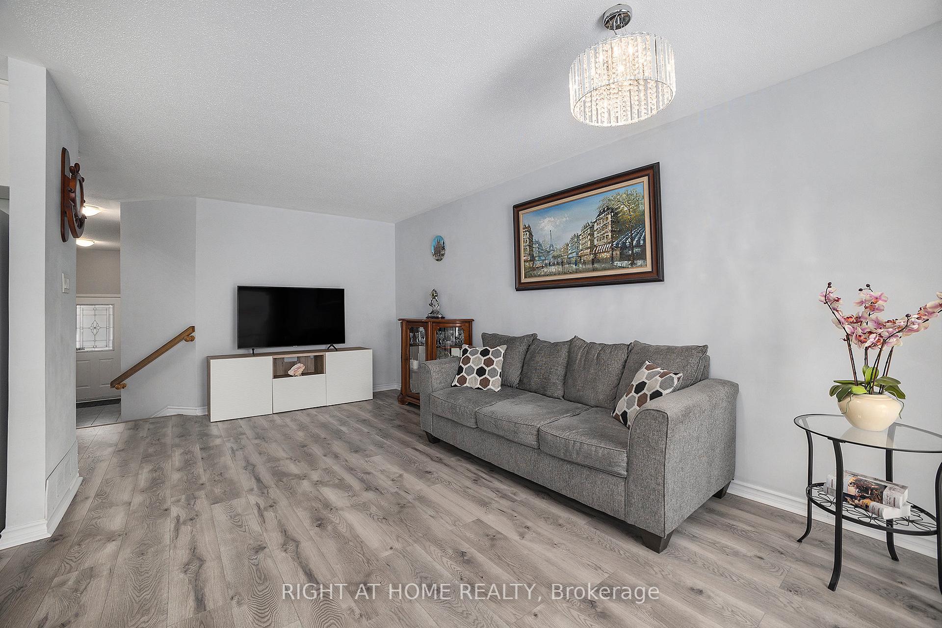 Photo 4 of 50 Madaket Private, Ottawa, Kanata - Emerald Meadows/Trailwest — HOMEH