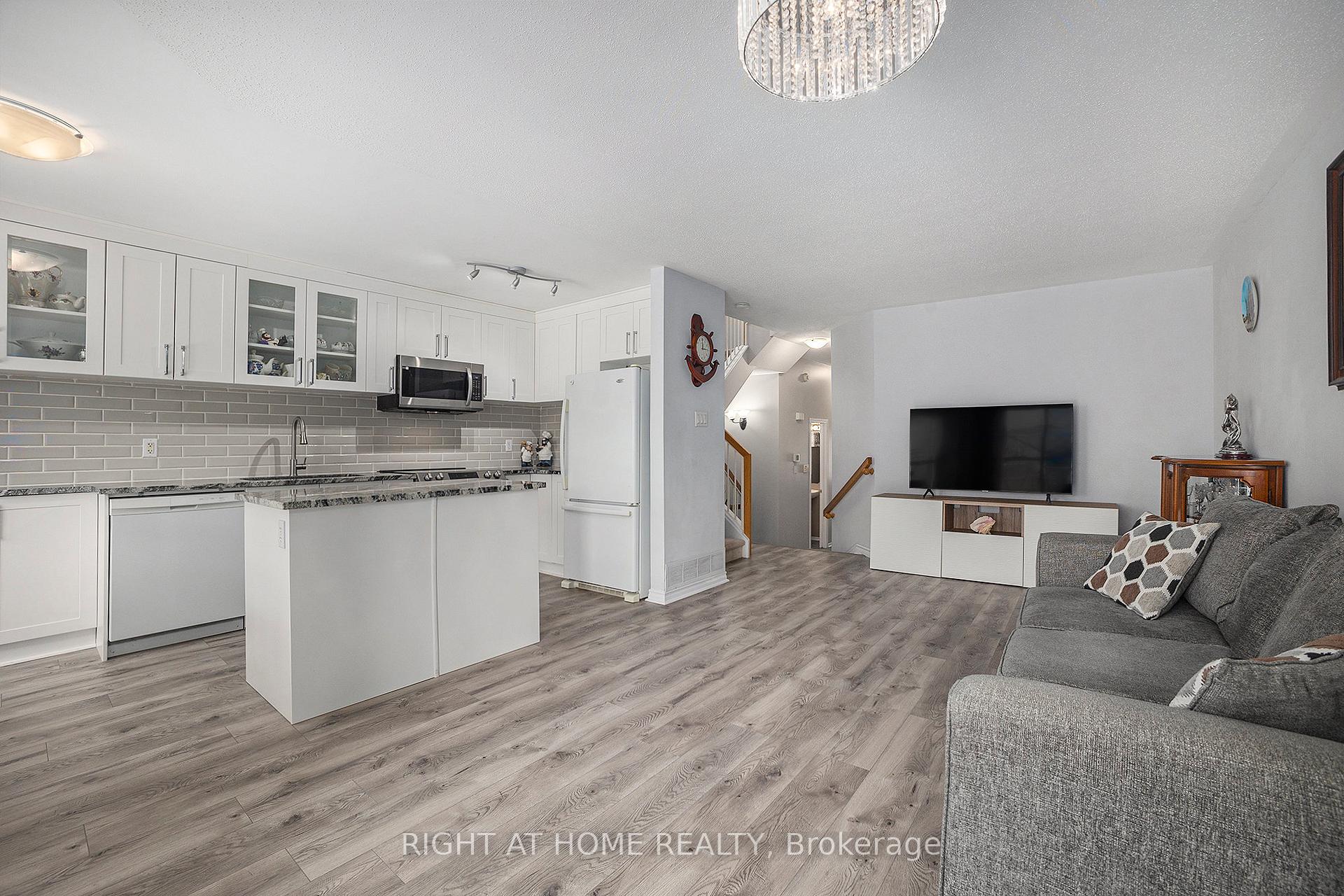 Photo 5 of 50 Madaket Private, Ottawa, Kanata - Emerald Meadows/Trailwest — HOMEH