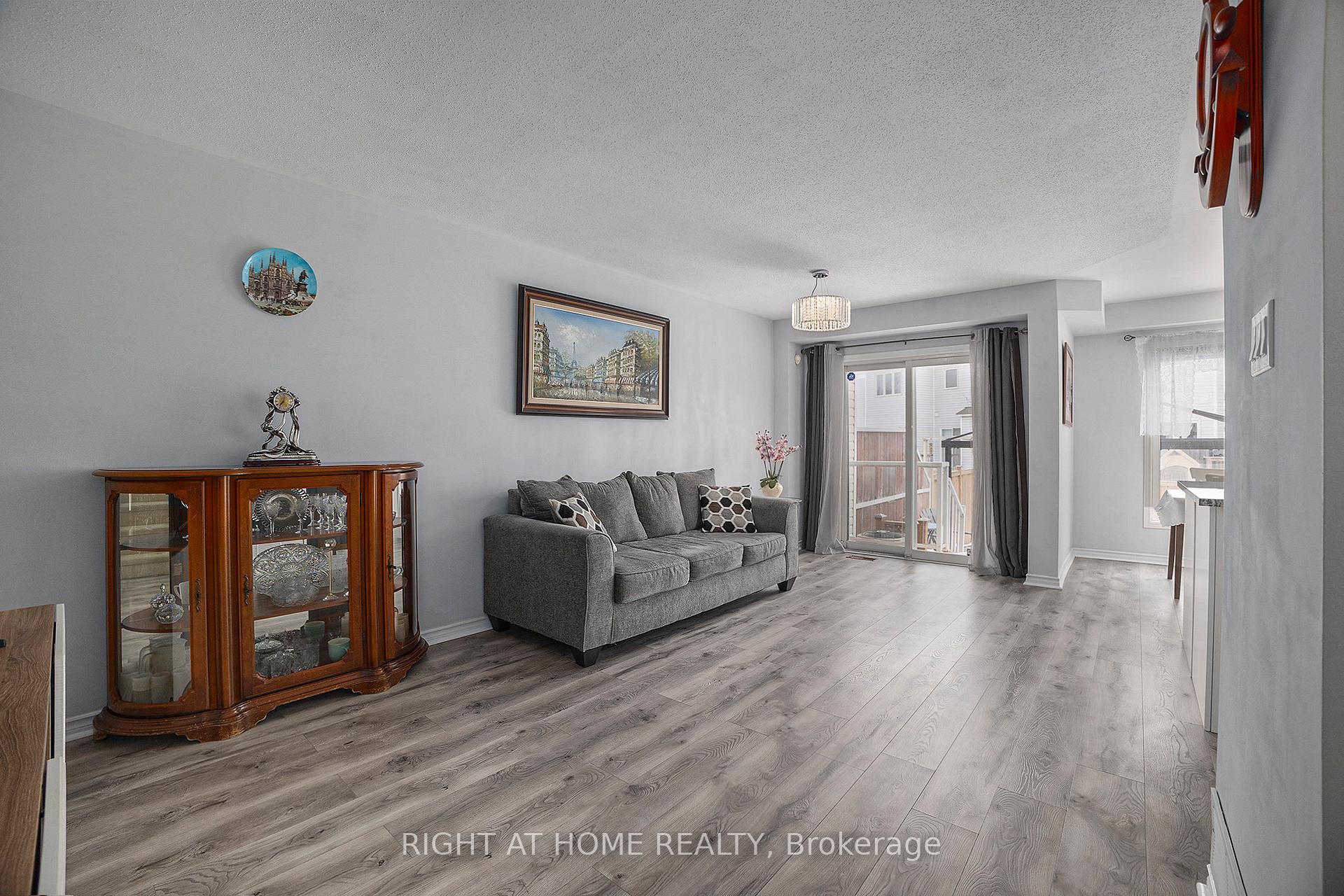 Photo 6 of 50 Madaket Private, Ottawa, Kanata - Emerald Meadows/Trailwest — HOMEH