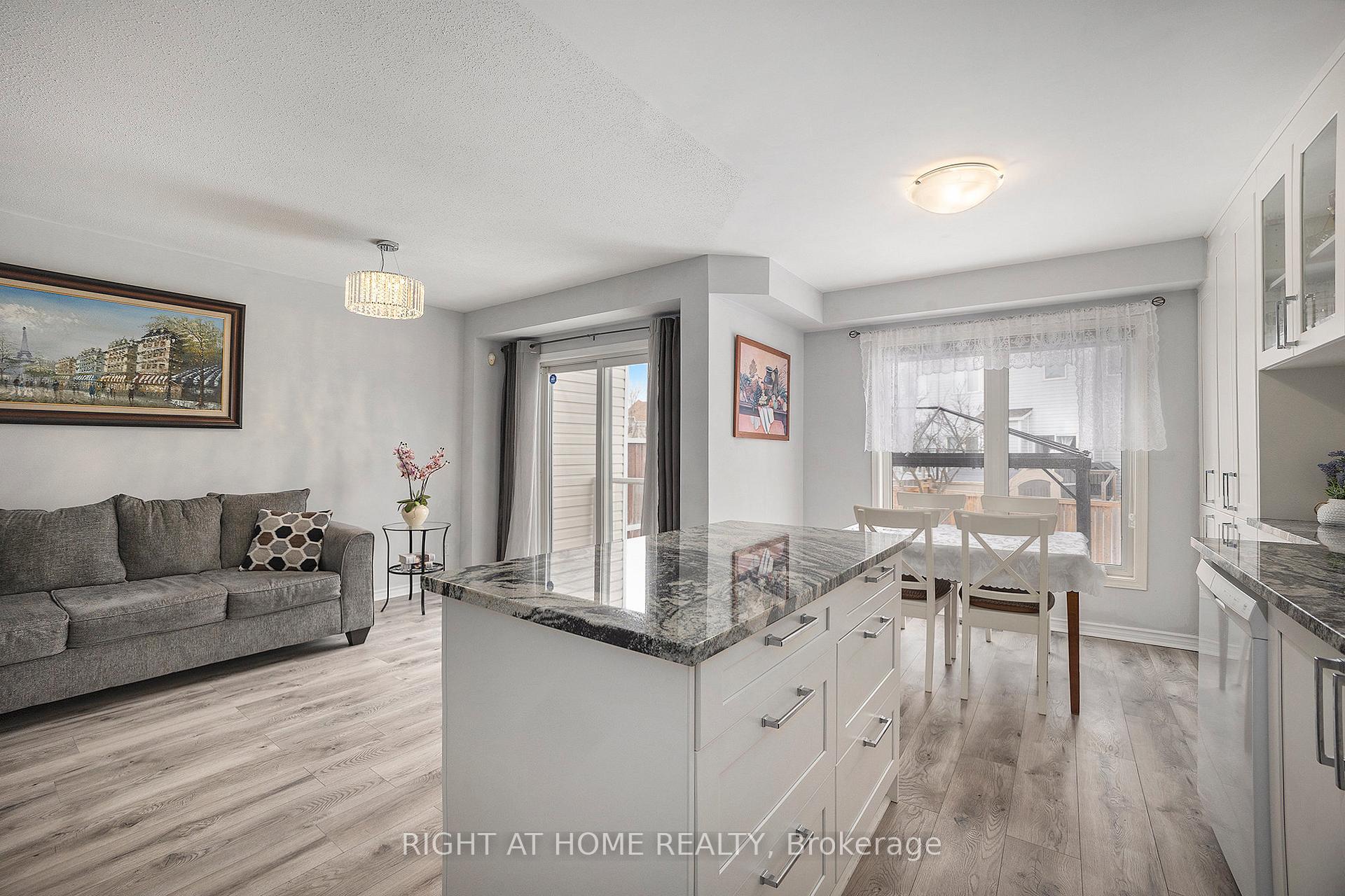 Photo 10 of 50 Madaket Private, Ottawa, Kanata - Emerald Meadows/Trailwest — HOMEH