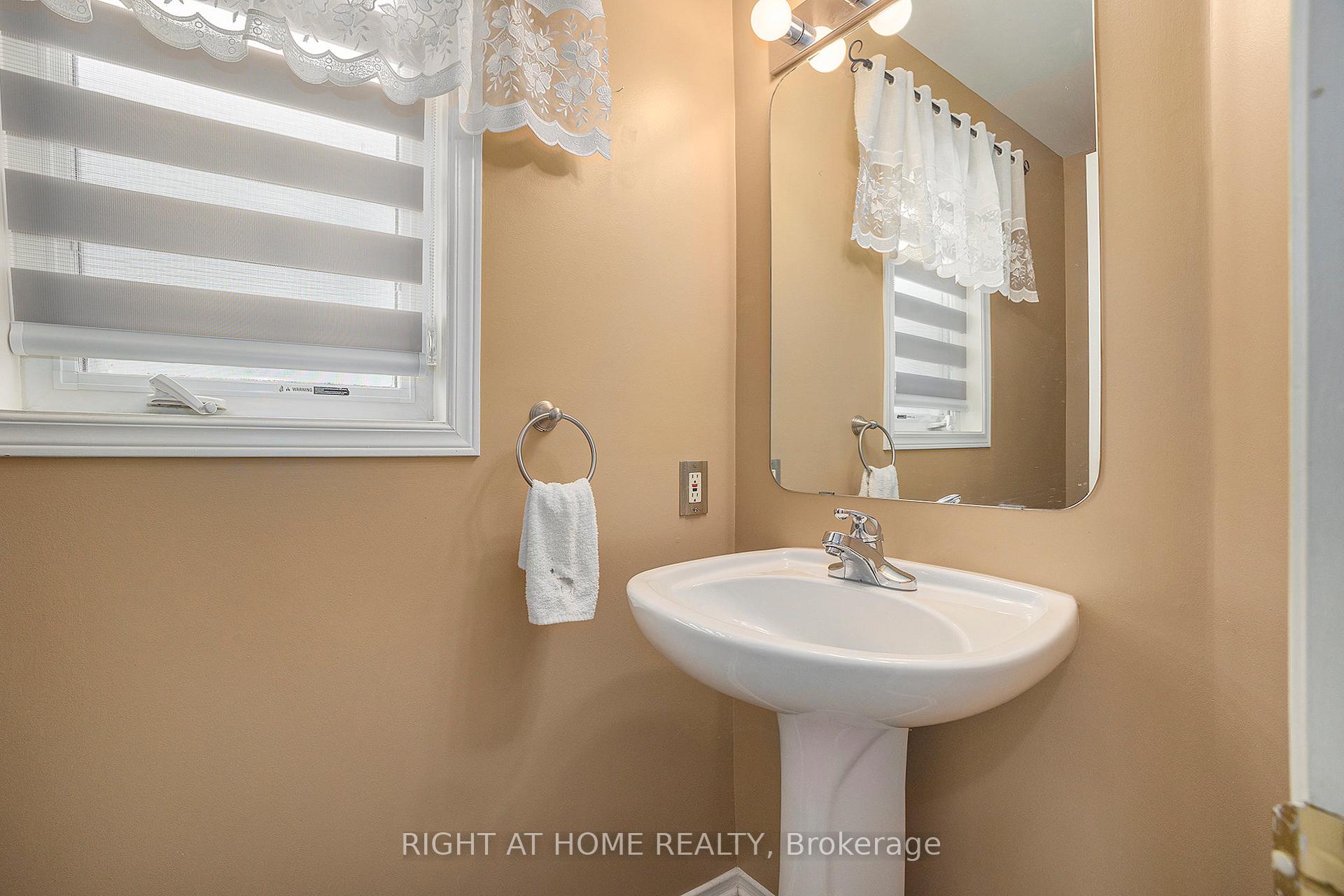 Photo 11 of 50 Madaket Private, Ottawa, Kanata - Emerald Meadows/Trailwest — HOMEH