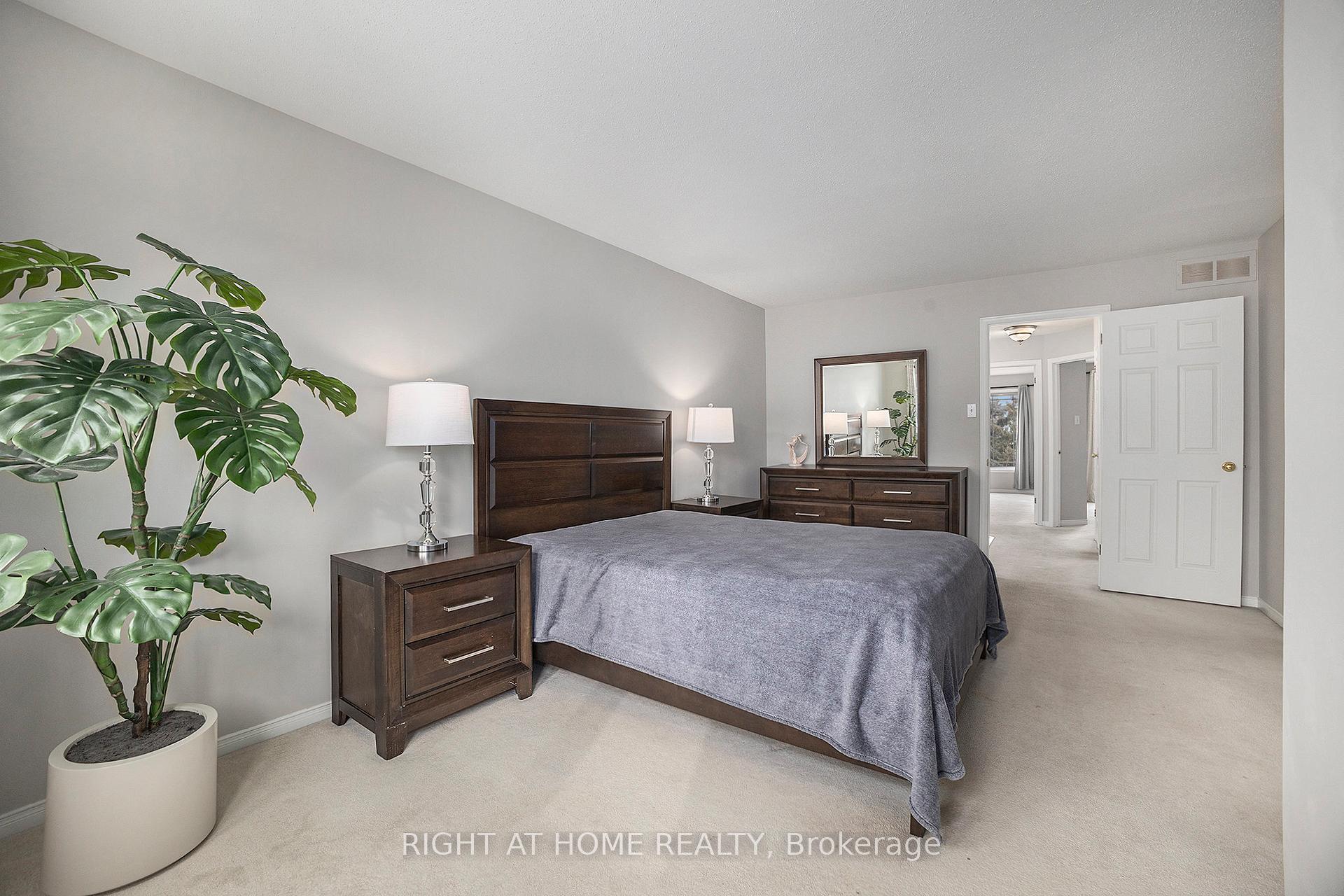 Photo 12 of 50 Madaket Private, Ottawa, Kanata - Emerald Meadows/Trailwest — HOMEH