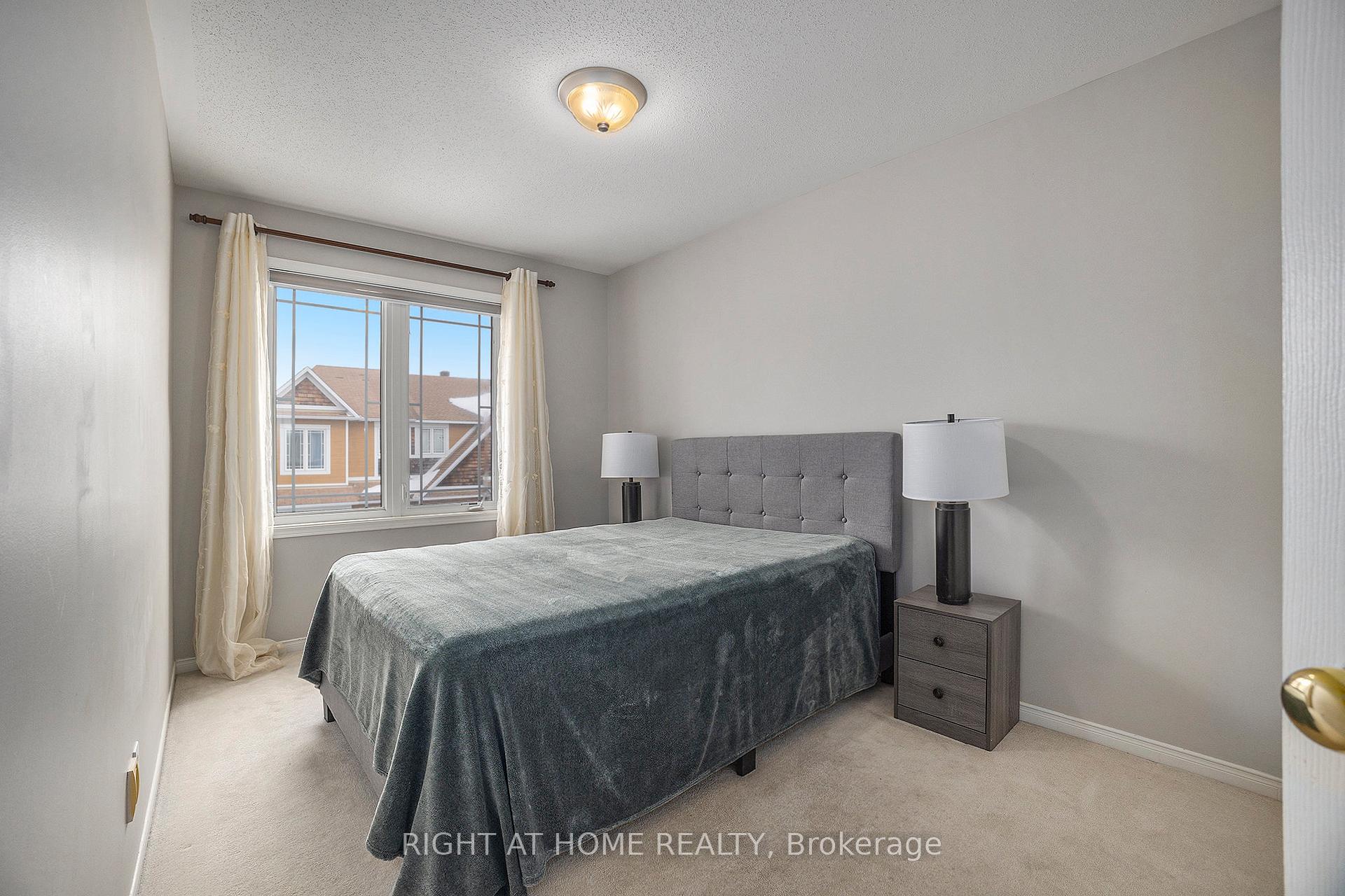 Photo 15 of 50 Madaket Private, Ottawa, Kanata - Emerald Meadows/Trailwest — HOMEH