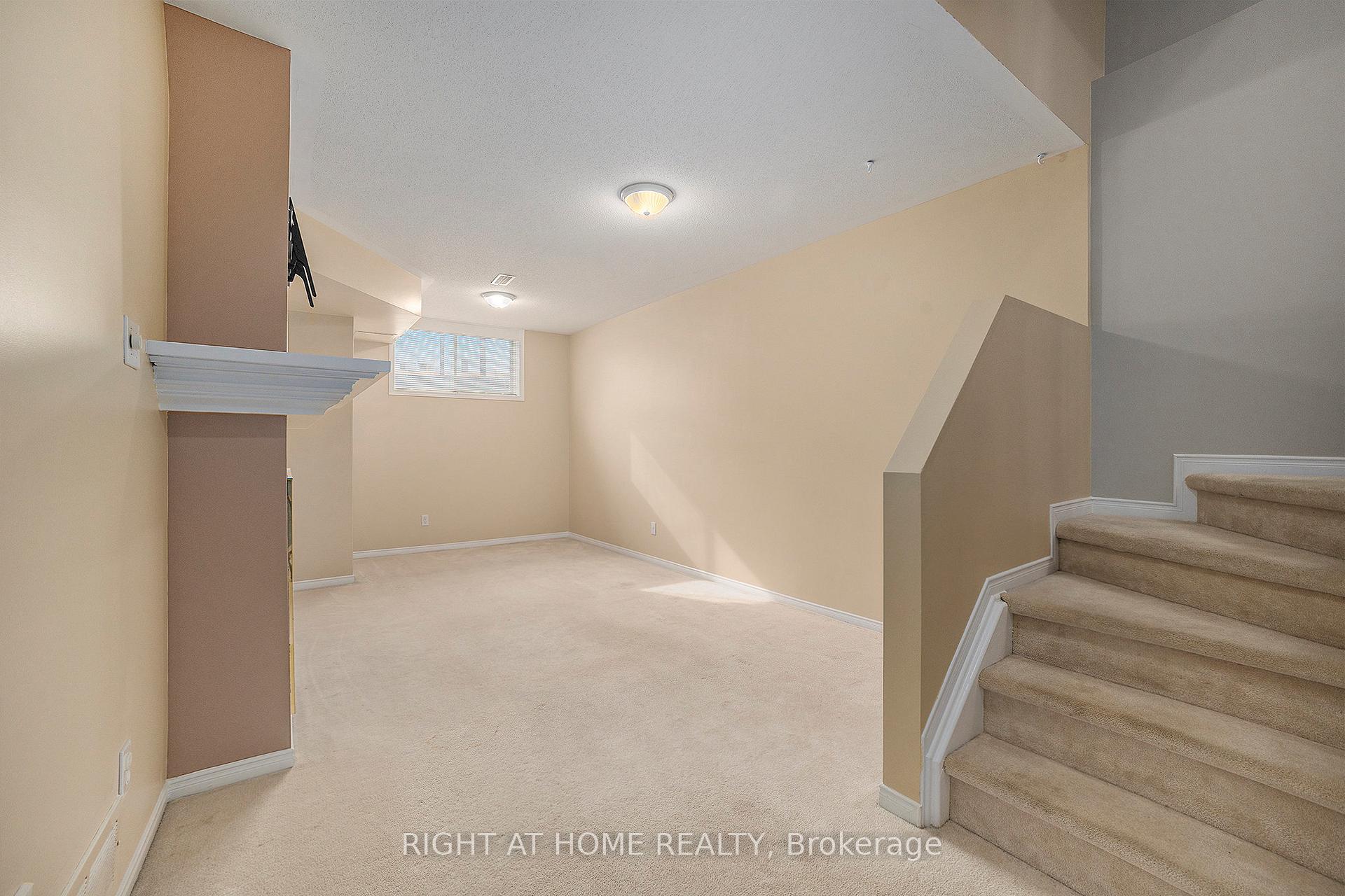 Photo 20 of 50 Madaket Private, Ottawa, Kanata - Emerald Meadows/Trailwest — HOMEH