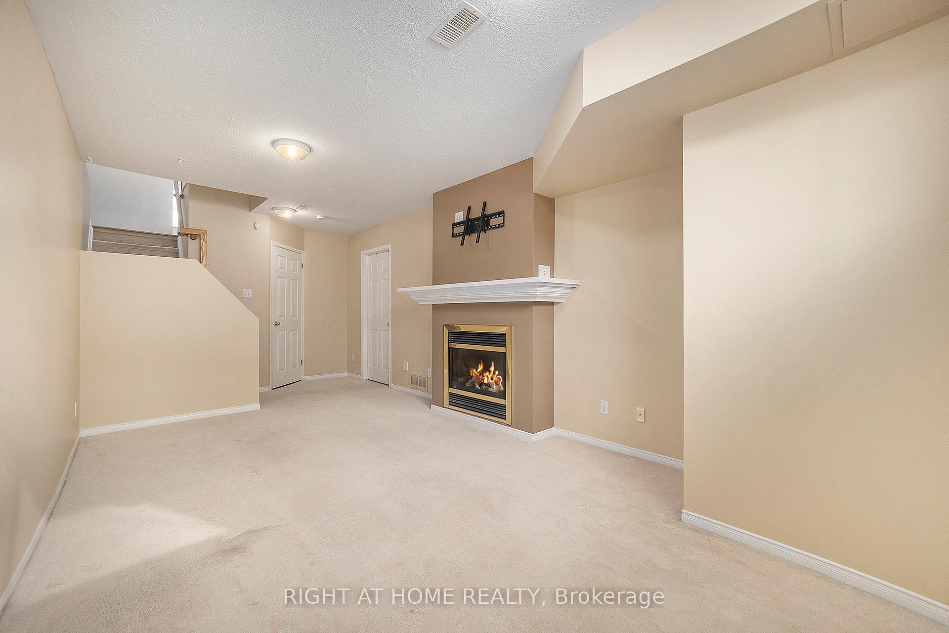 Photo 21 of 50 Madaket Private, Ottawa, Kanata - Emerald Meadows/Trailwest — HOMEH