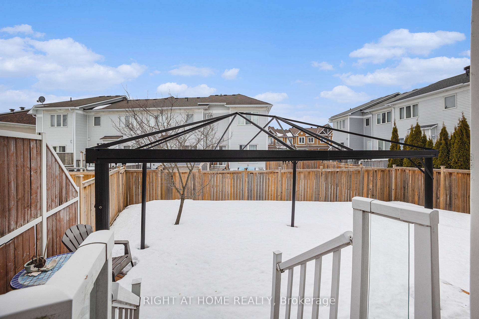 Photo 23 of 50 Madaket Private, Ottawa, Kanata - Emerald Meadows/Trailwest — HOMEH