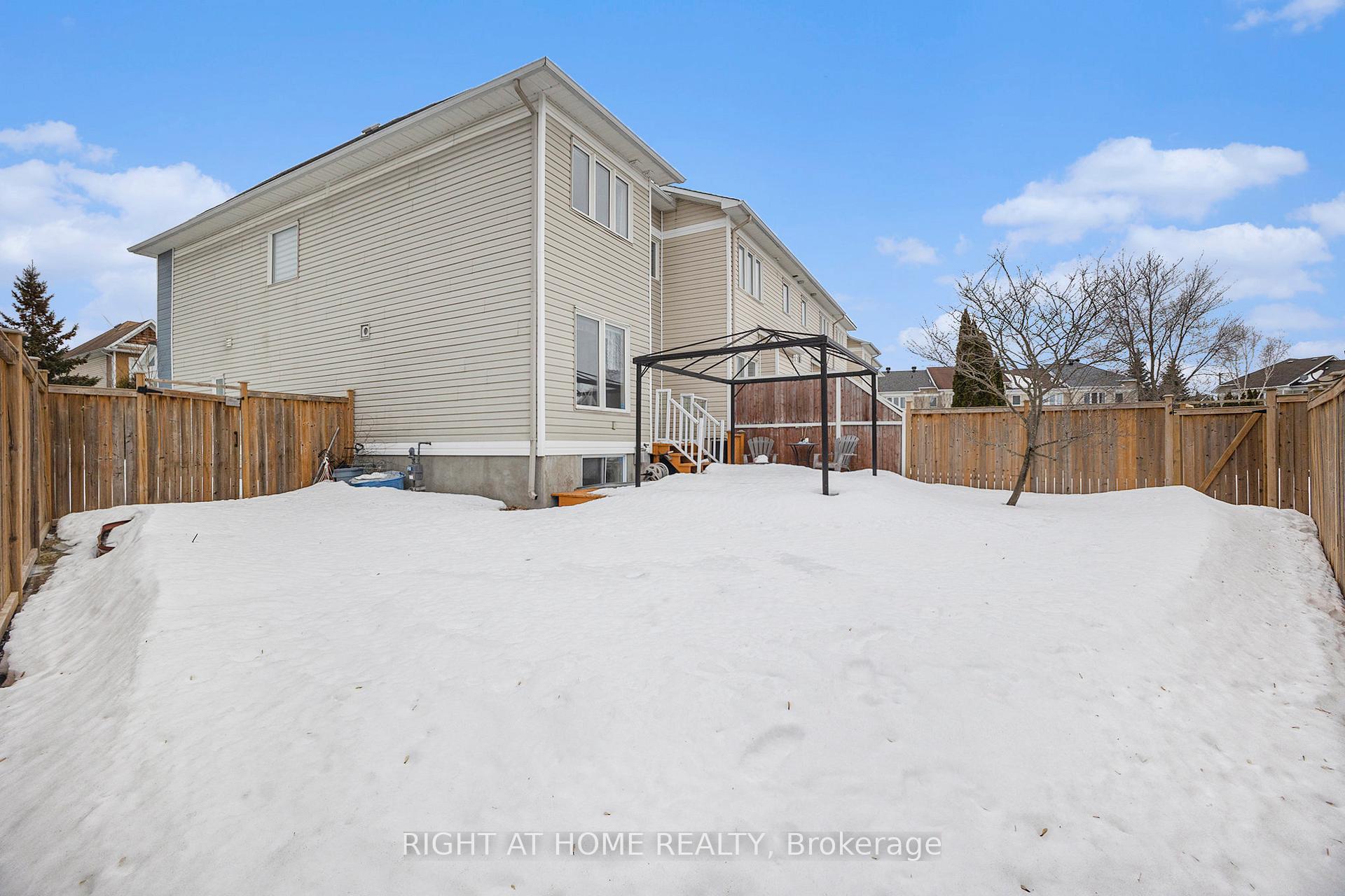 Photo 24 of 50 Madaket Private, Ottawa, Kanata - Emerald Meadows/Trailwest — HOMEH
