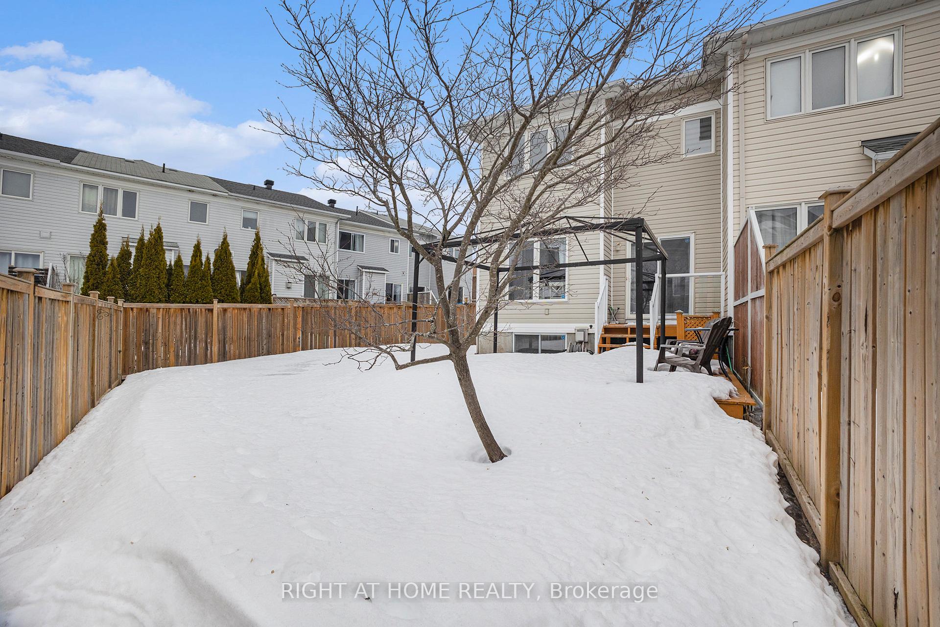 Photo 25 of 50 Madaket Private, Ottawa, Kanata - Emerald Meadows/Trailwest — HOMEH