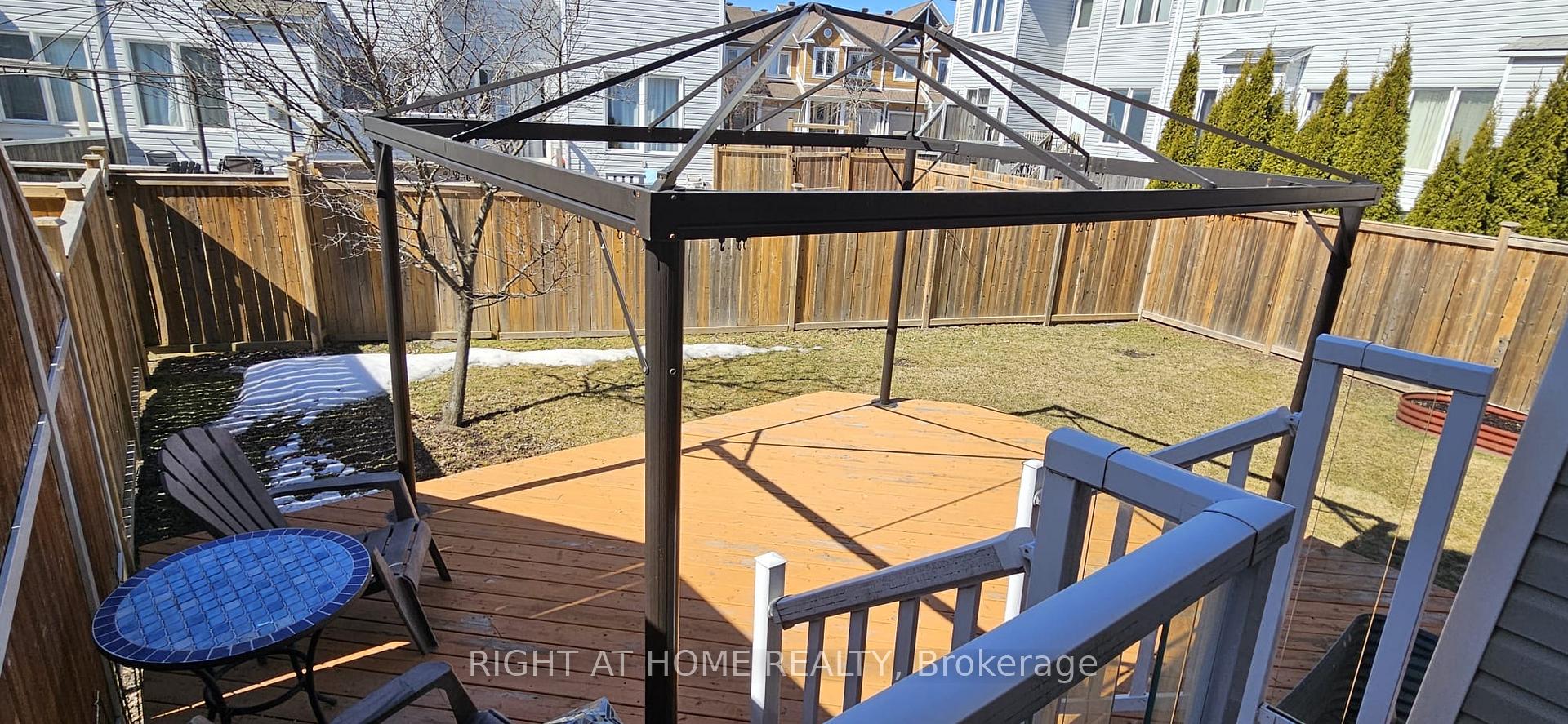 Photo 26 of 50 Madaket Private, Ottawa, Kanata - Emerald Meadows/Trailwest — HOMEH
