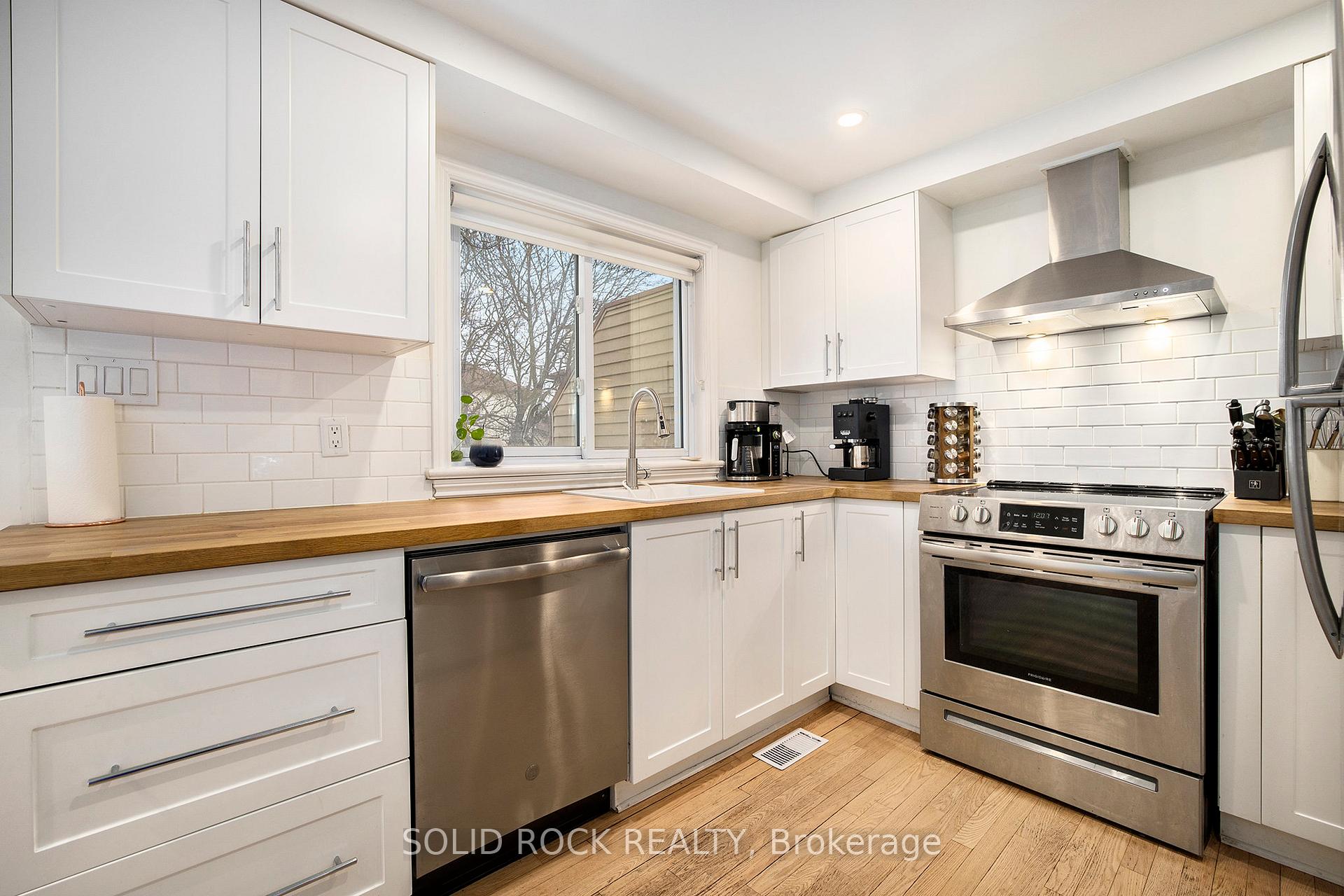 Photo 29 of 10 Esterlawn, Ottawa, McKellar Heights/Glabar Park — HOMEH