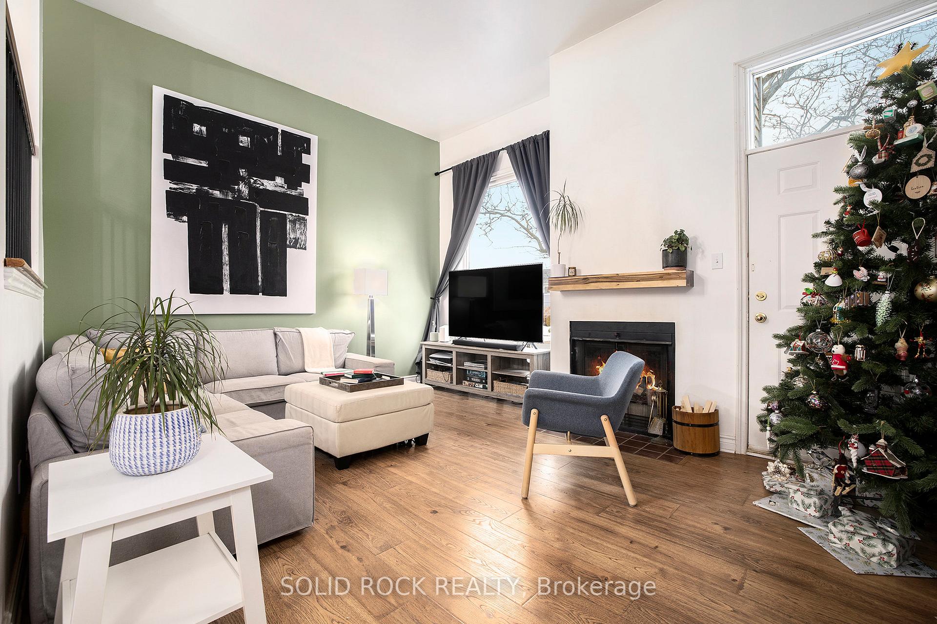 Photo 5 of 10 Esterlawn, Ottawa, McKellar Heights/Glabar Park — HOMEH