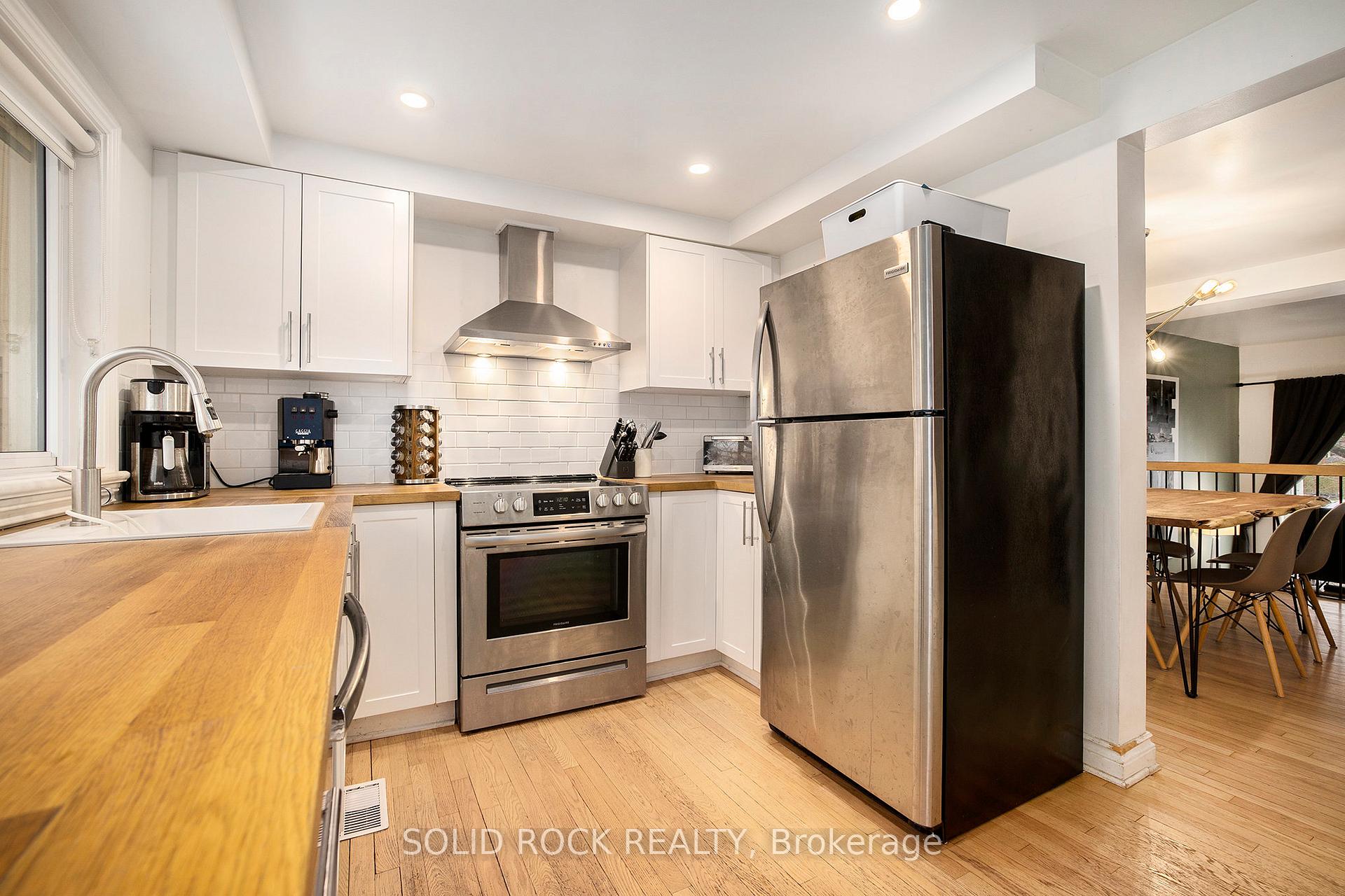 Photo 11 of 10 Esterlawn, Ottawa, McKellar Heights/Glabar Park — HOMEH