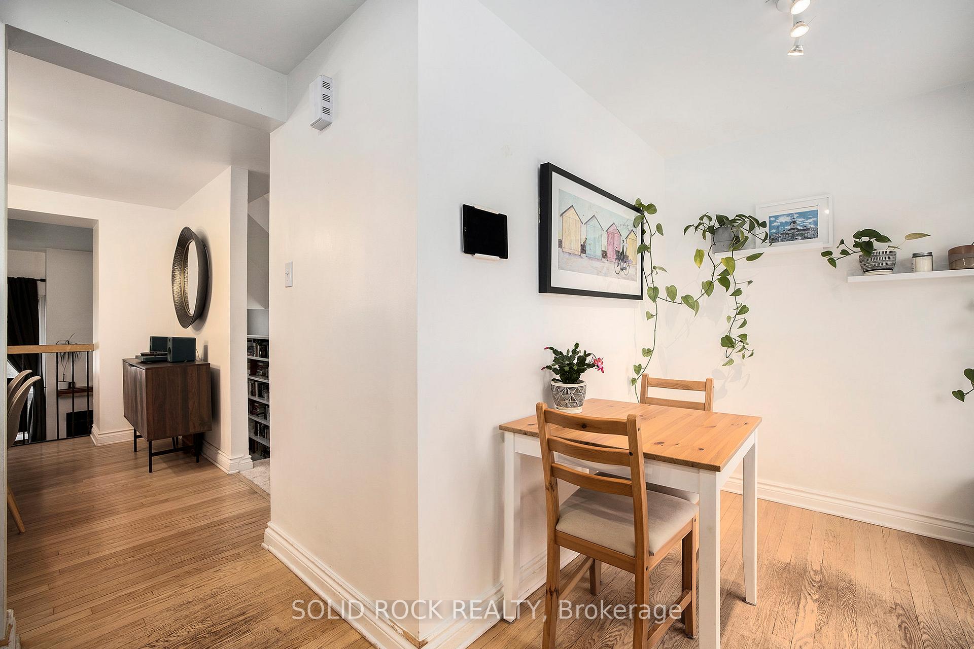 Photo 12 of 10 Esterlawn, Ottawa, McKellar Heights/Glabar Park — HOMEH