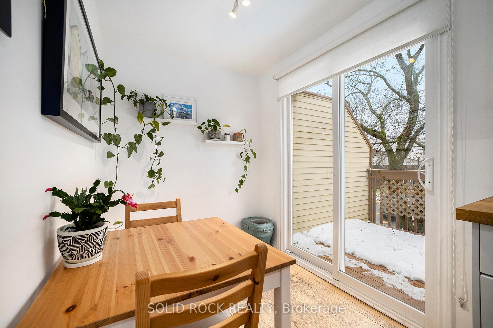 Photo 13 of 10 Esterlawn, Ottawa, McKellar Heights/Glabar Park — HOMEH