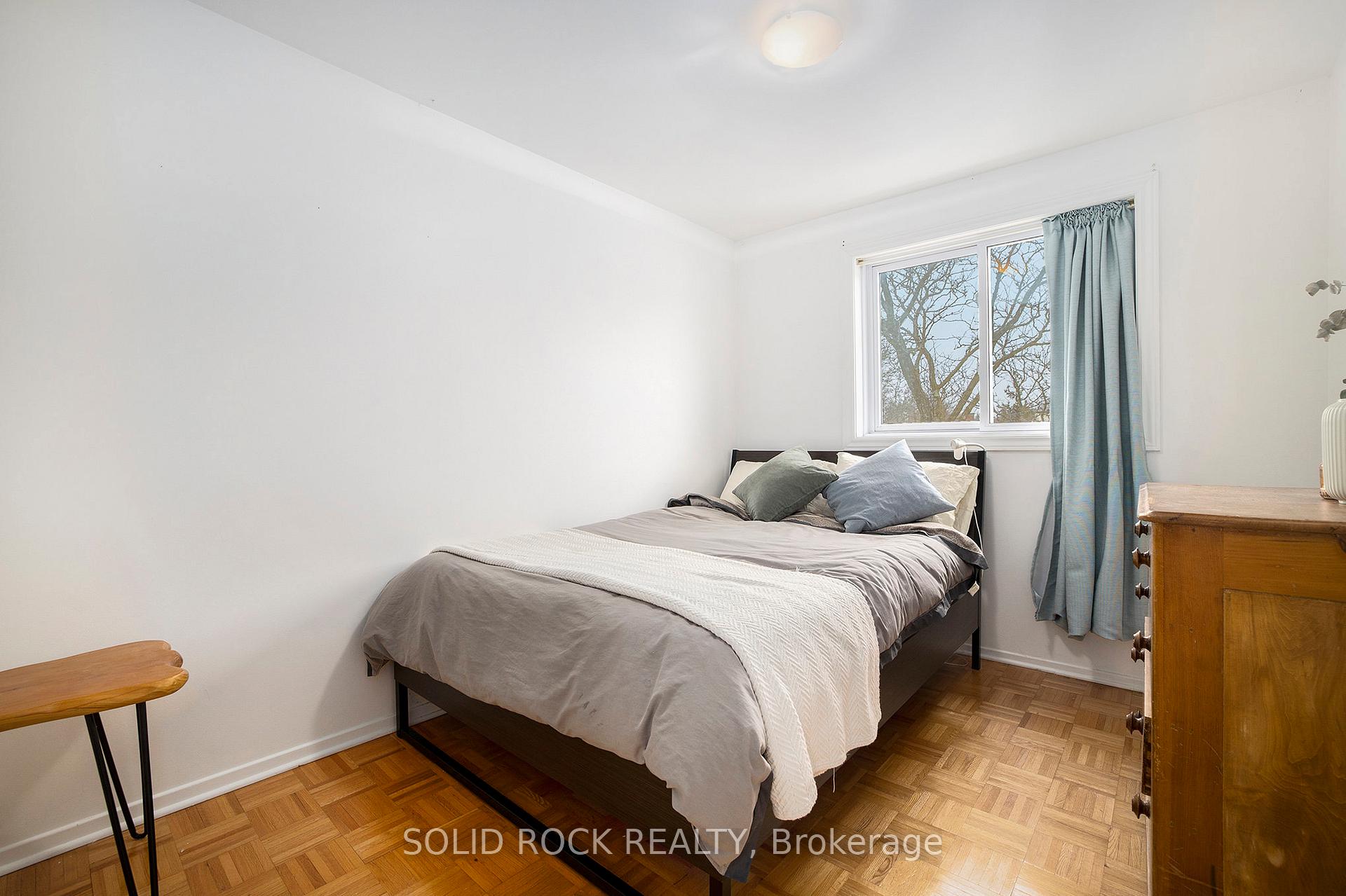 Photo 17 of 10 Esterlawn, Ottawa, McKellar Heights/Glabar Park — HOMEH