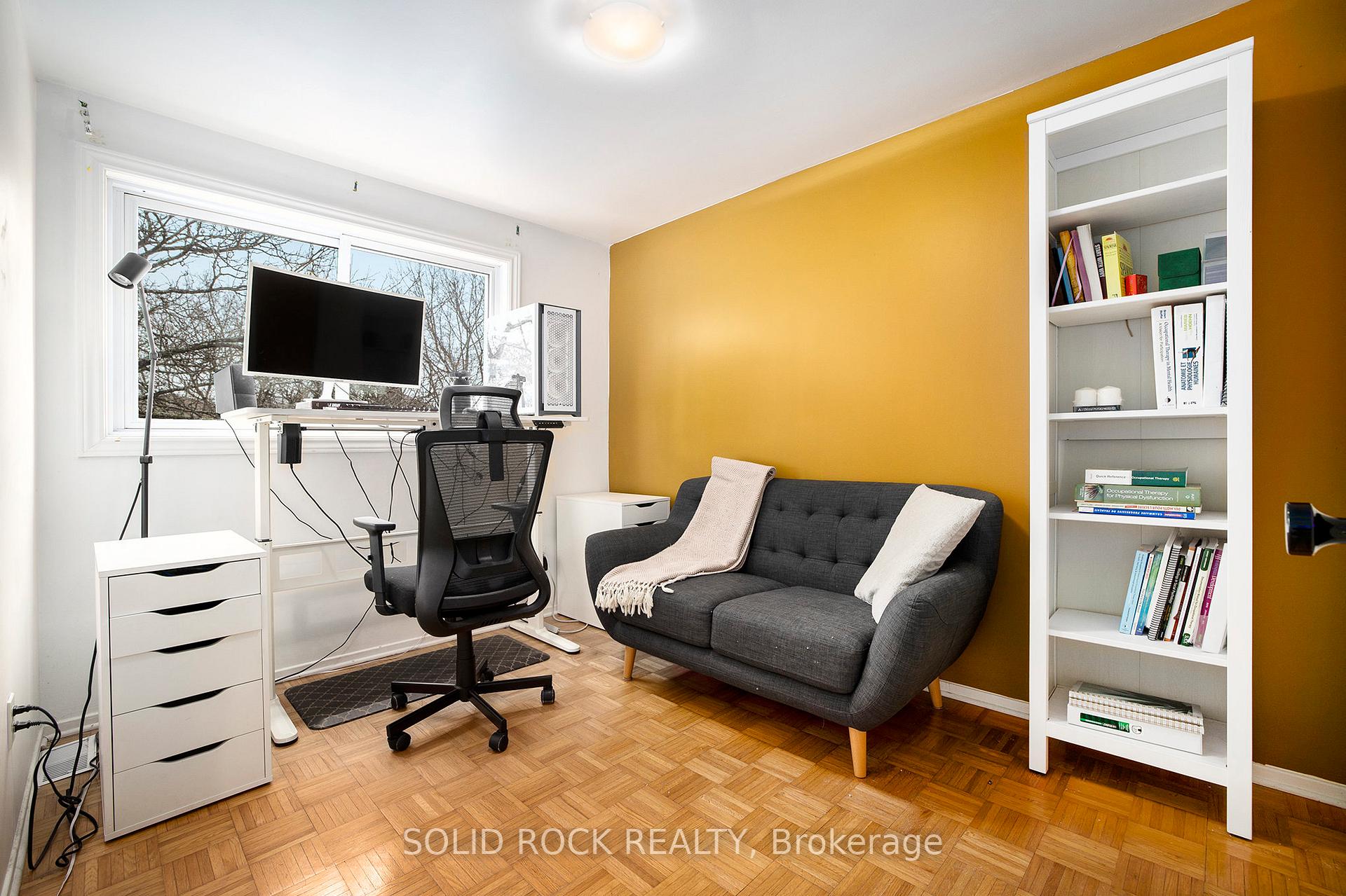 Photo 18 of 10 Esterlawn, Ottawa, McKellar Heights/Glabar Park — HOMEH